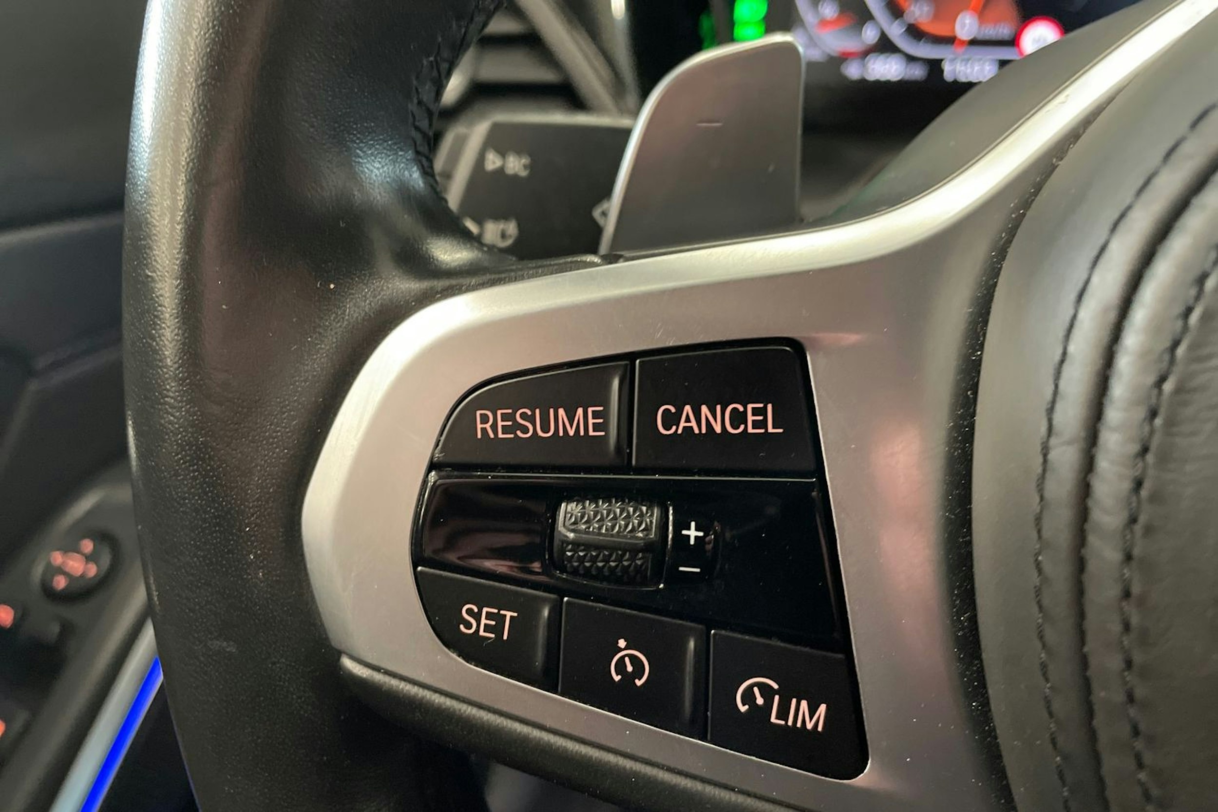 valkoinen BMW 320 2019 kuva 18.