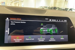 valkoinen BMW 320 2019 kuva 29.