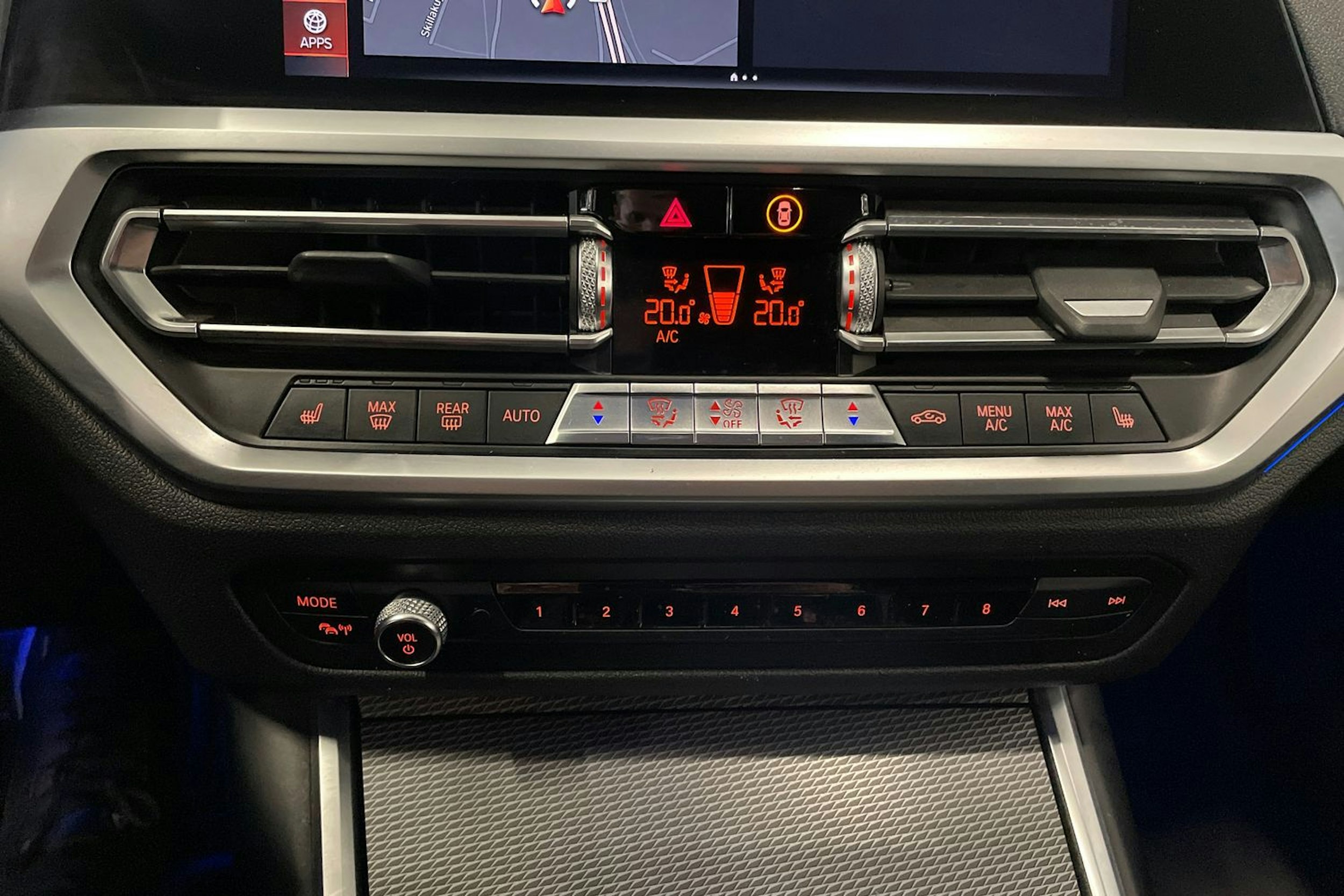 valkoinen BMW 320 2019 kuva 36.