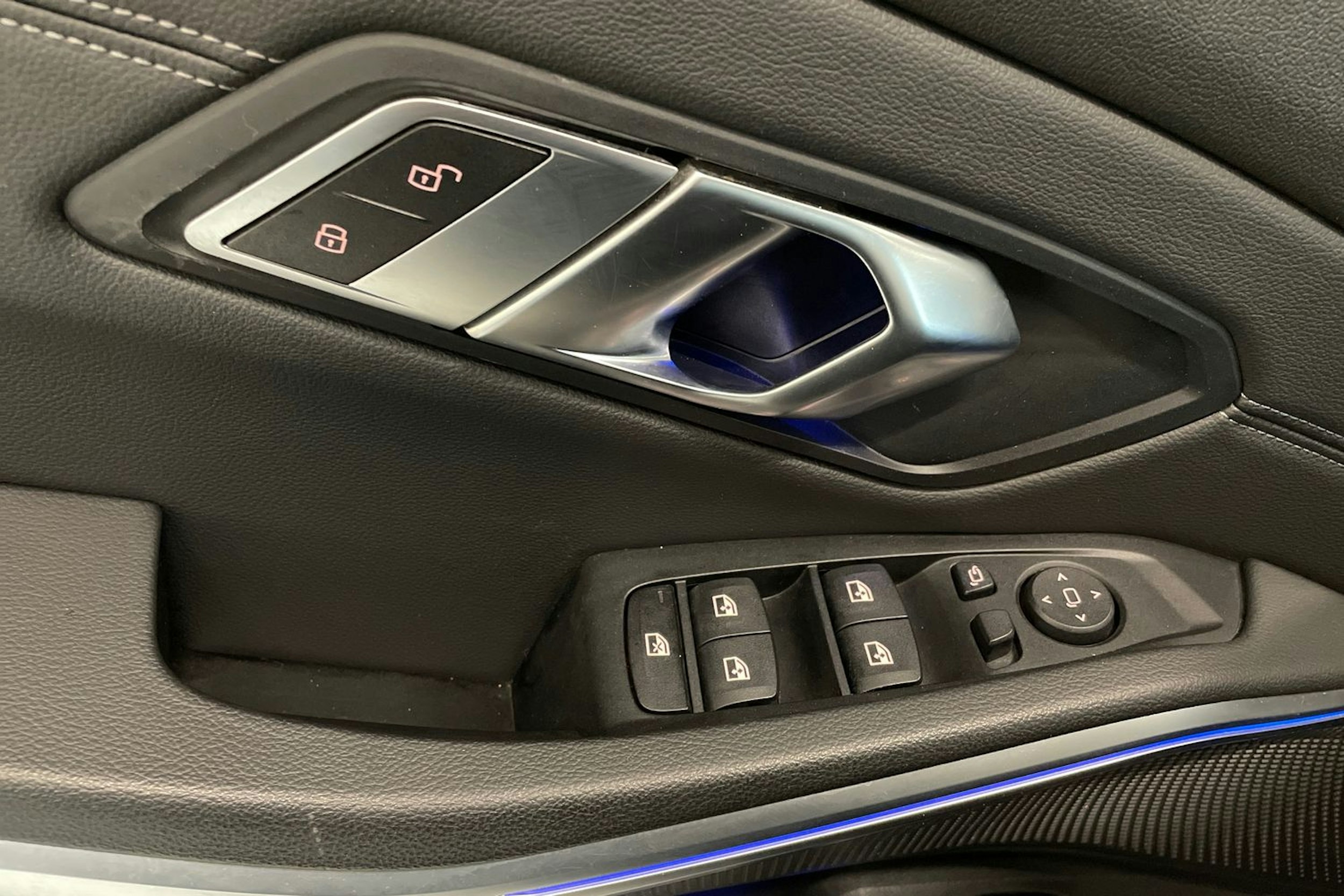 valkoinen BMW 320 2019 kuva 39.