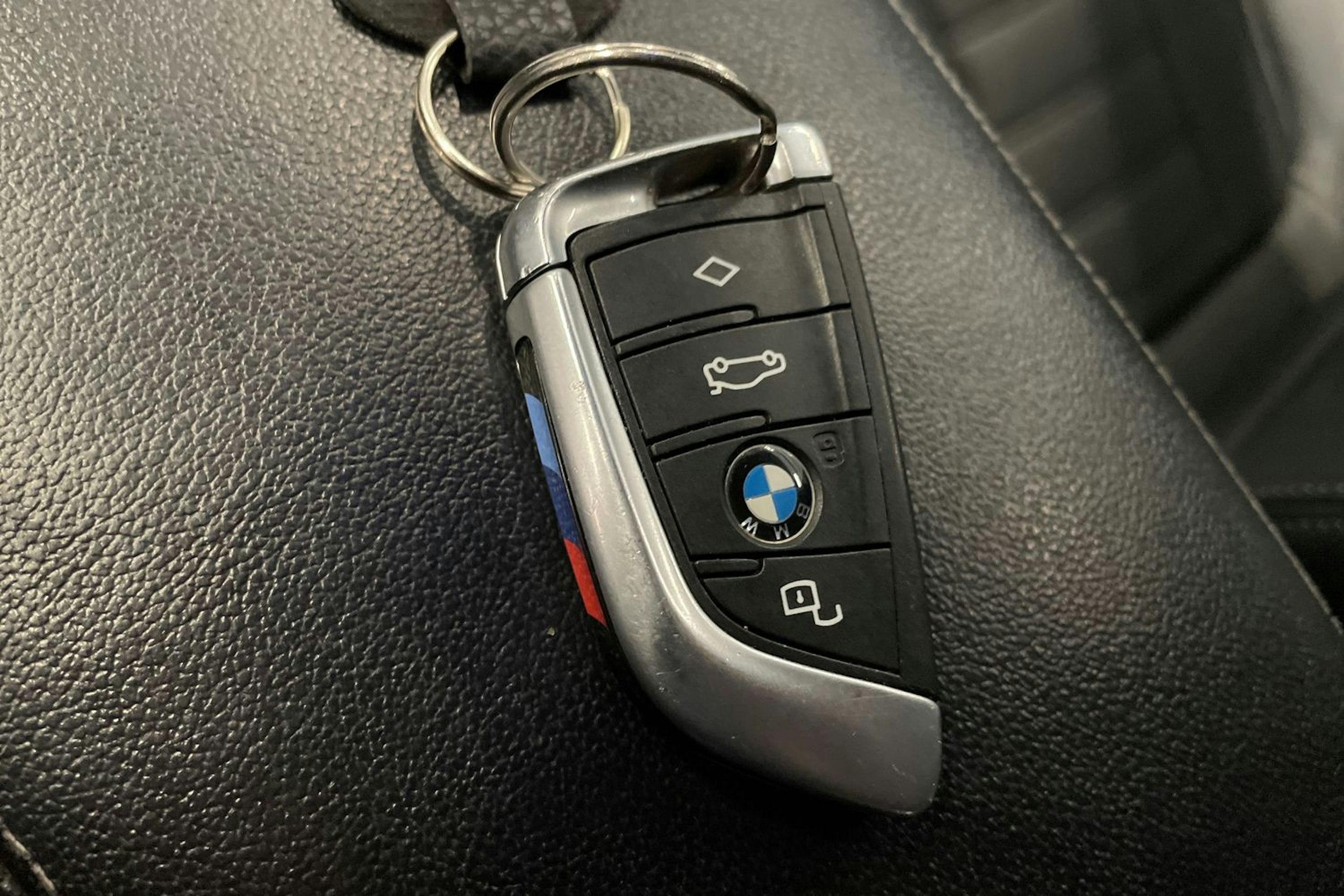 valkoinen BMW 320 2019 kuva 40.