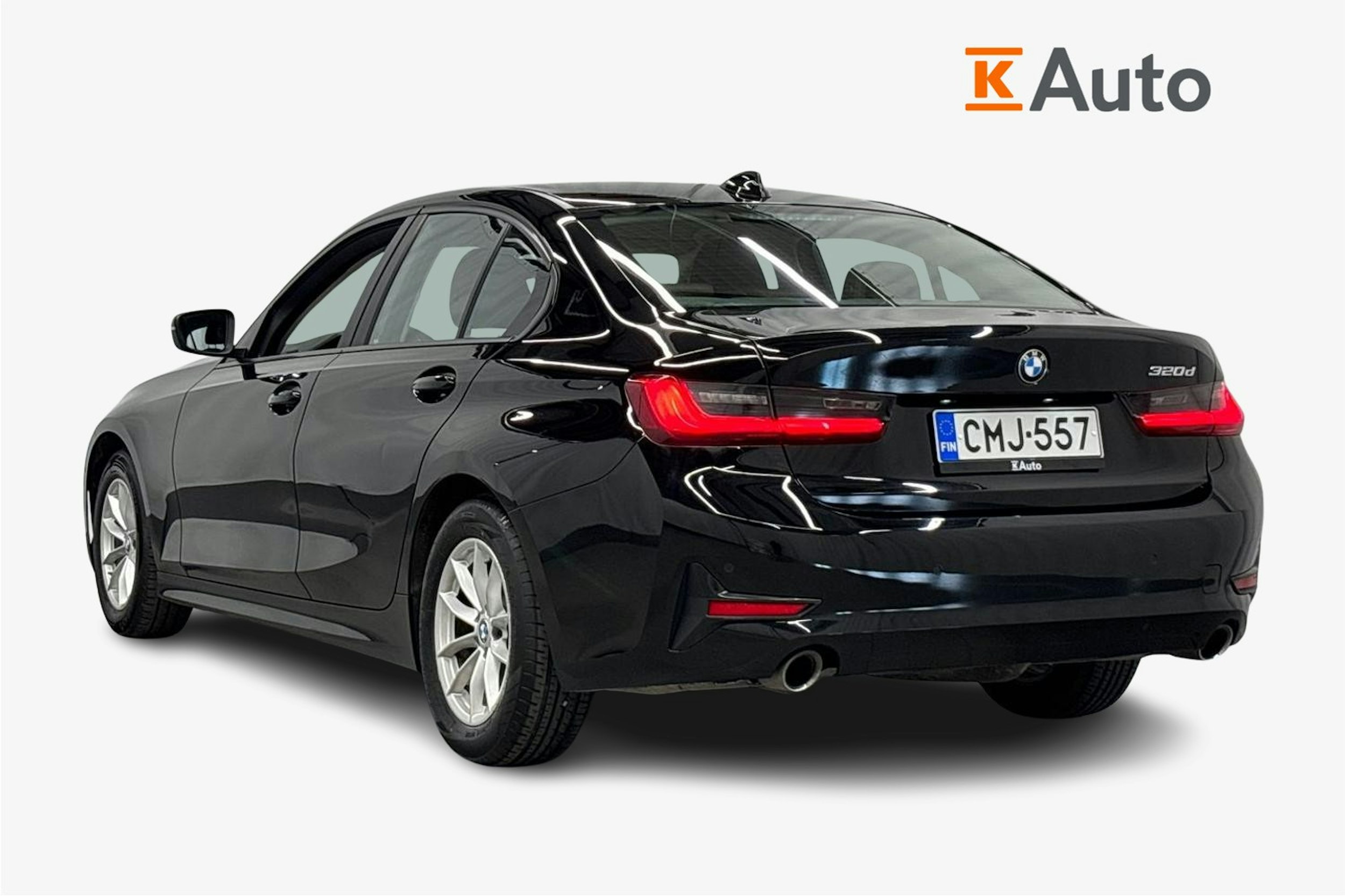 musta BMW 320 2019 kuva 2.