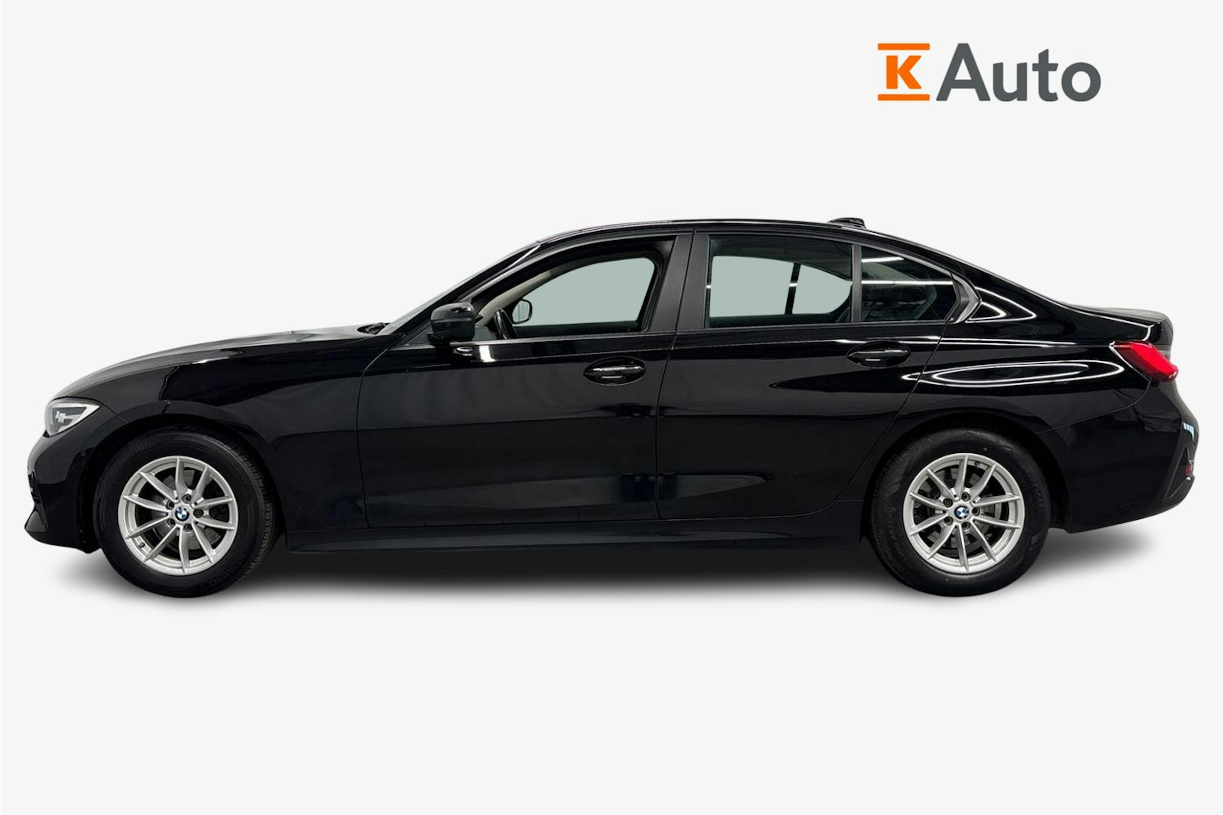 musta BMW 320 2019 kuva 6.