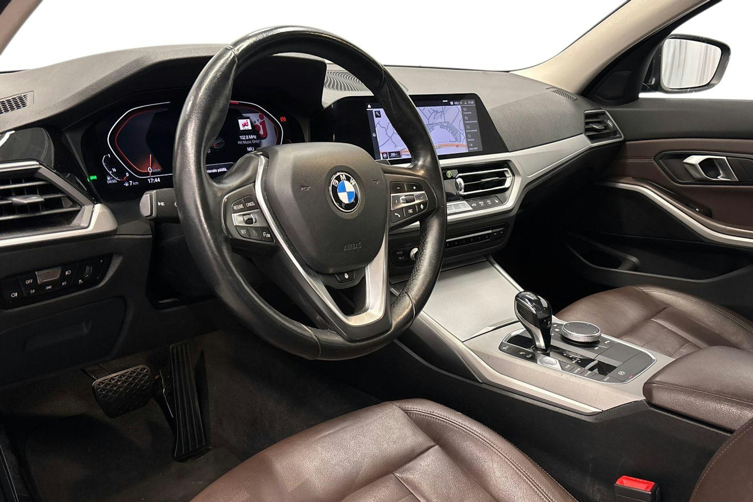 musta BMW 320 2019 kuva 7.