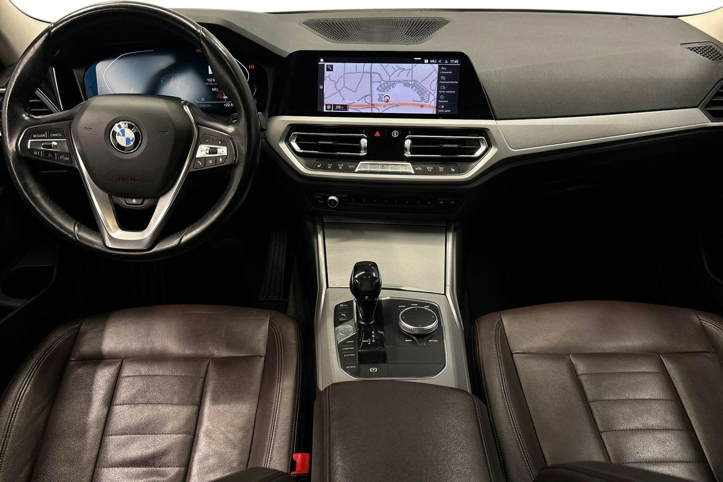 musta BMW 320 2019 kuva 9.
