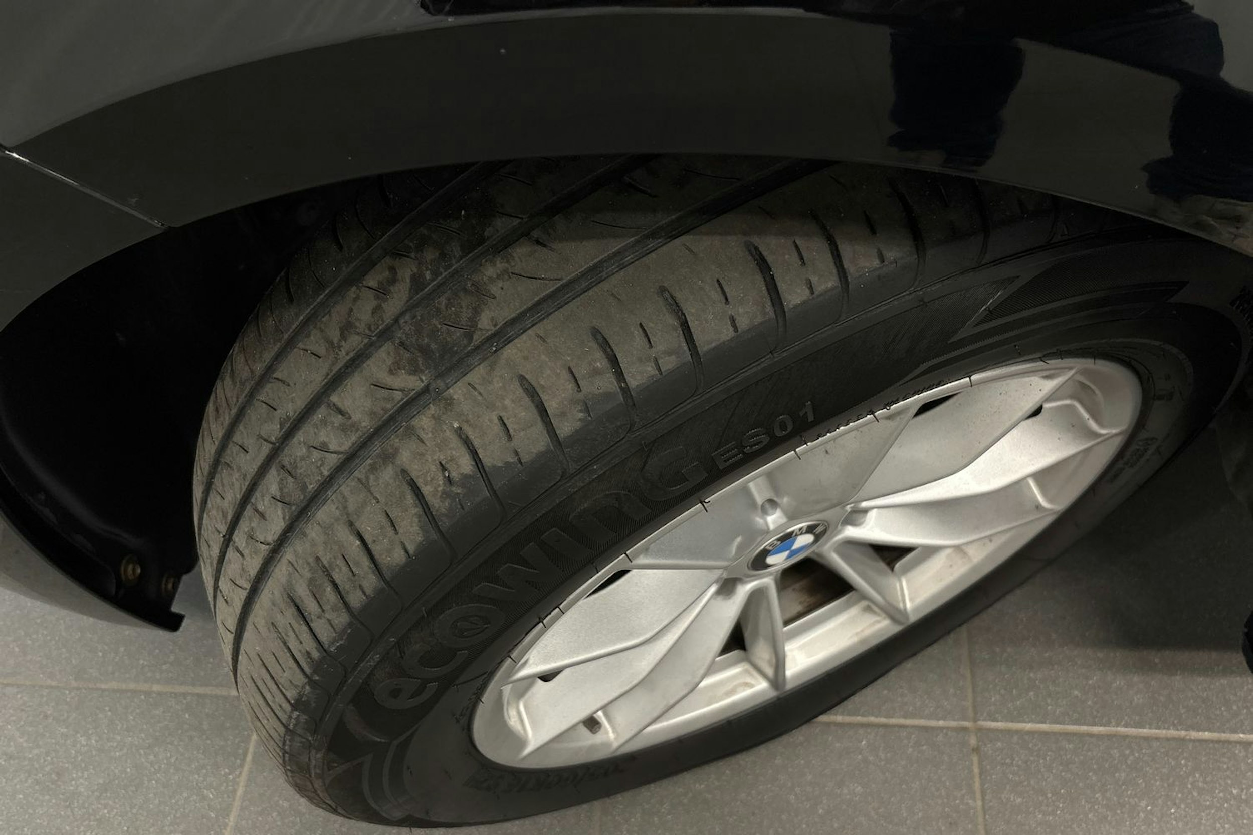 musta BMW 320 2019 kuva 13.
