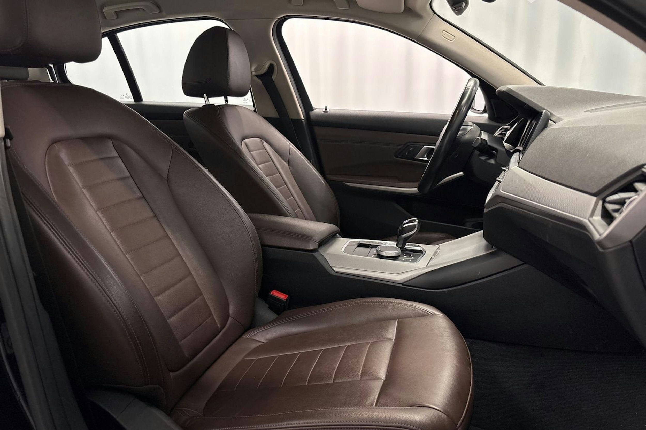 musta BMW 320 2019 kuva 15.