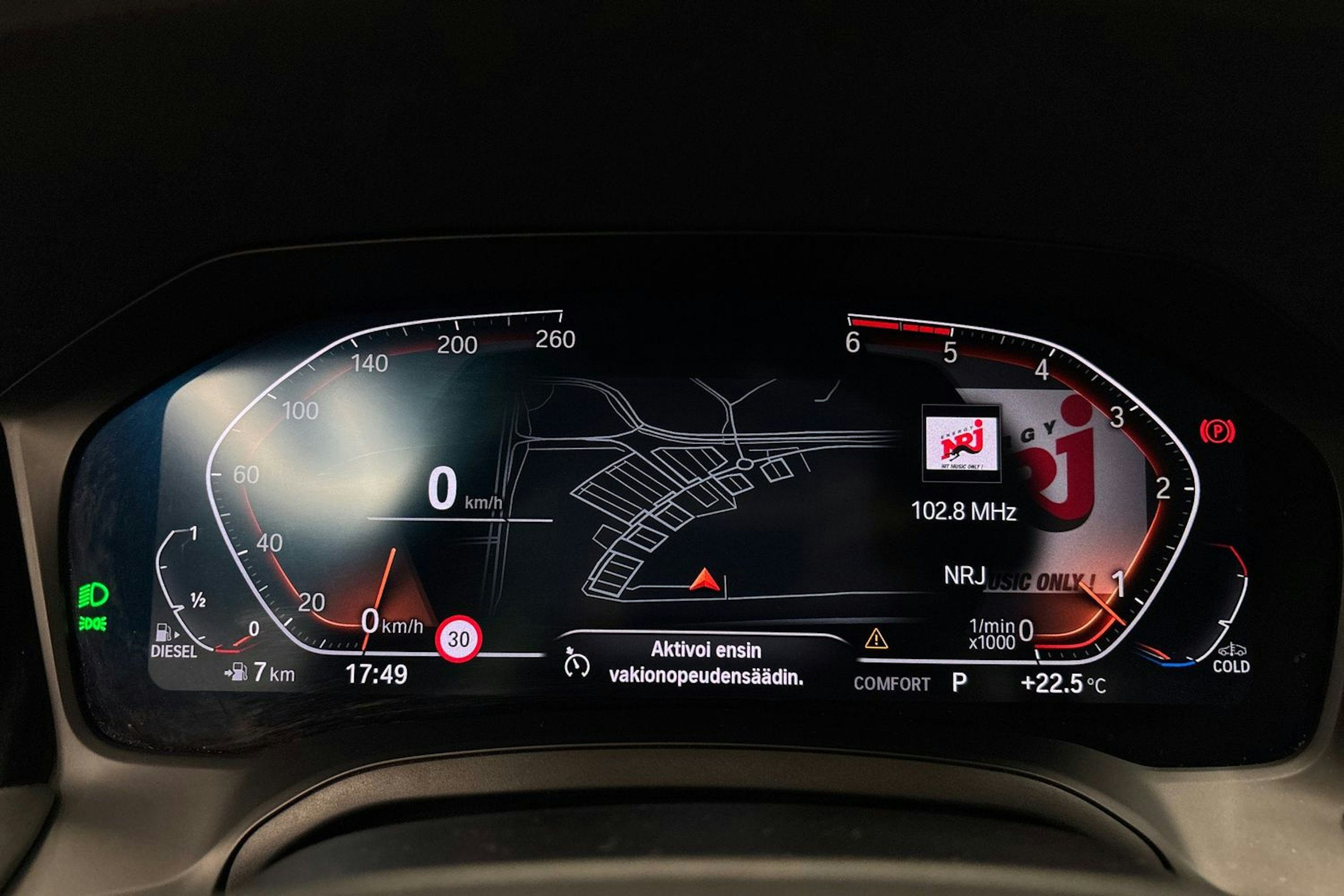 musta BMW 320 2019 kuva 17.
