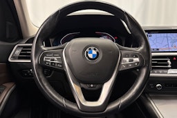 musta BMW 320 2019 kuva 18.