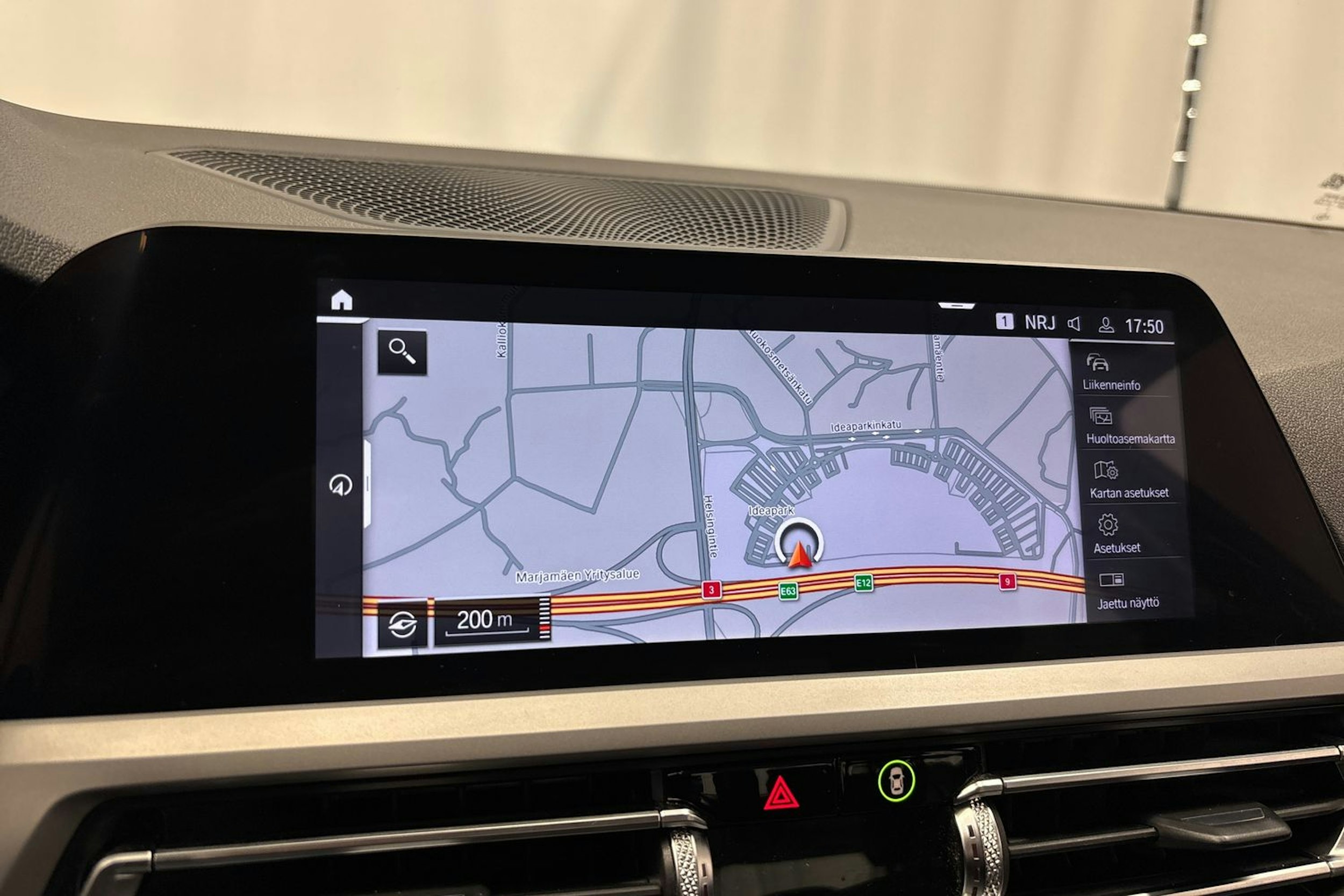 musta BMW 320 2019 kuva 22.