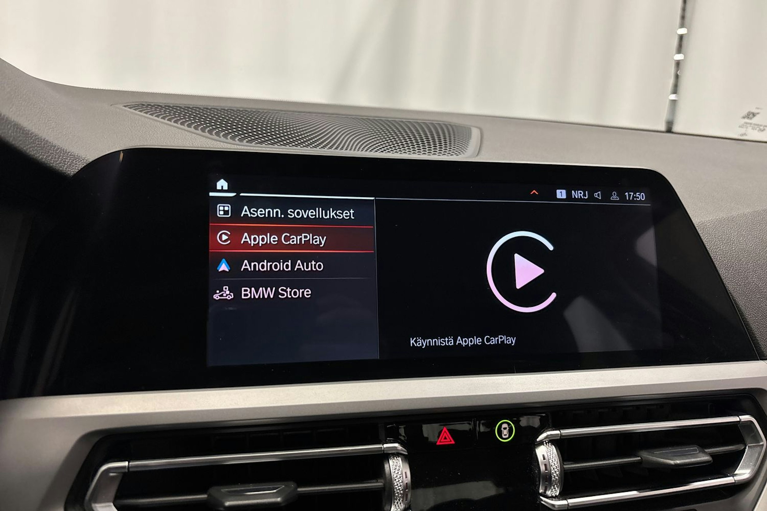 musta BMW 320 2019 kuva 23.
