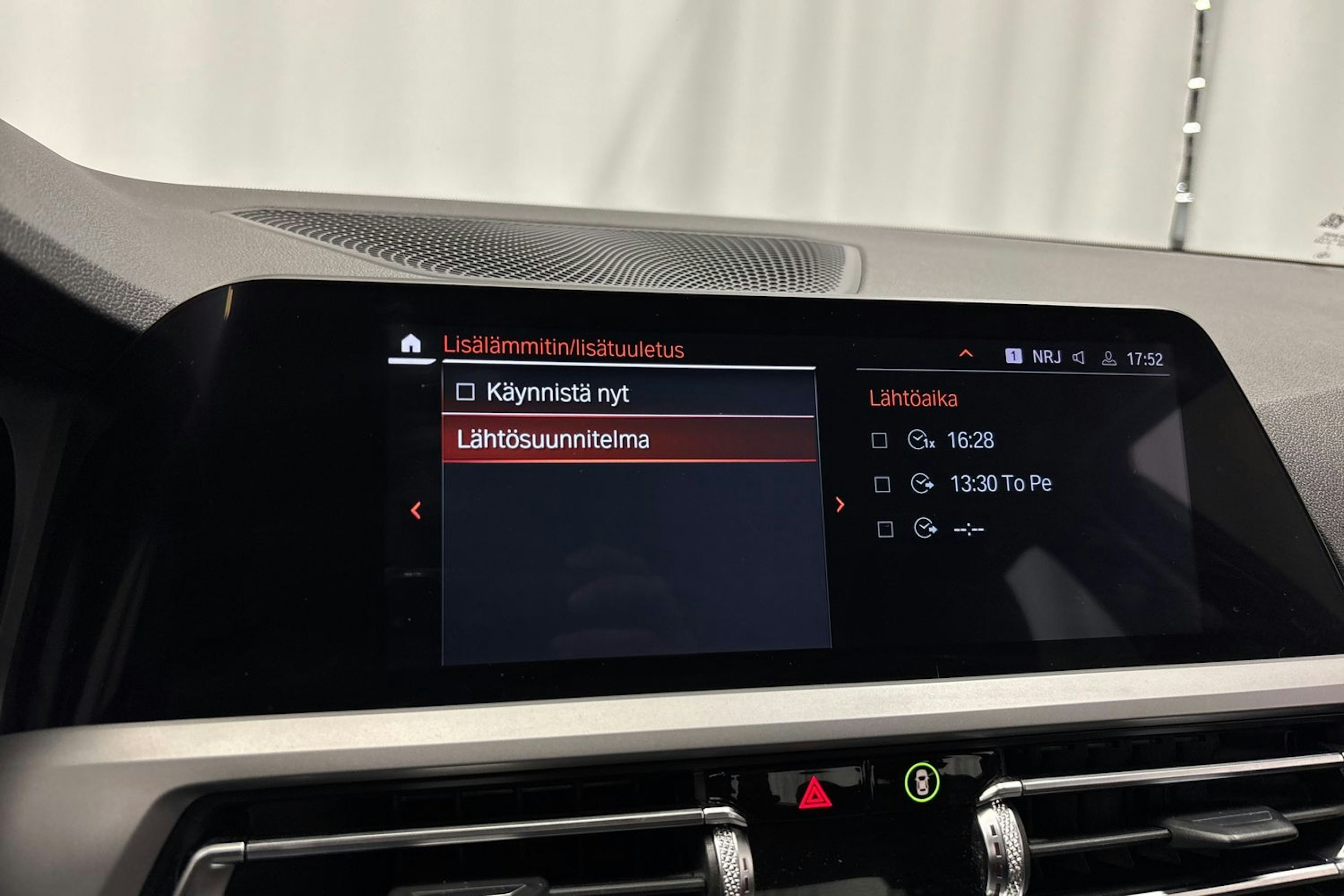 musta BMW 320 2019 kuva 24.