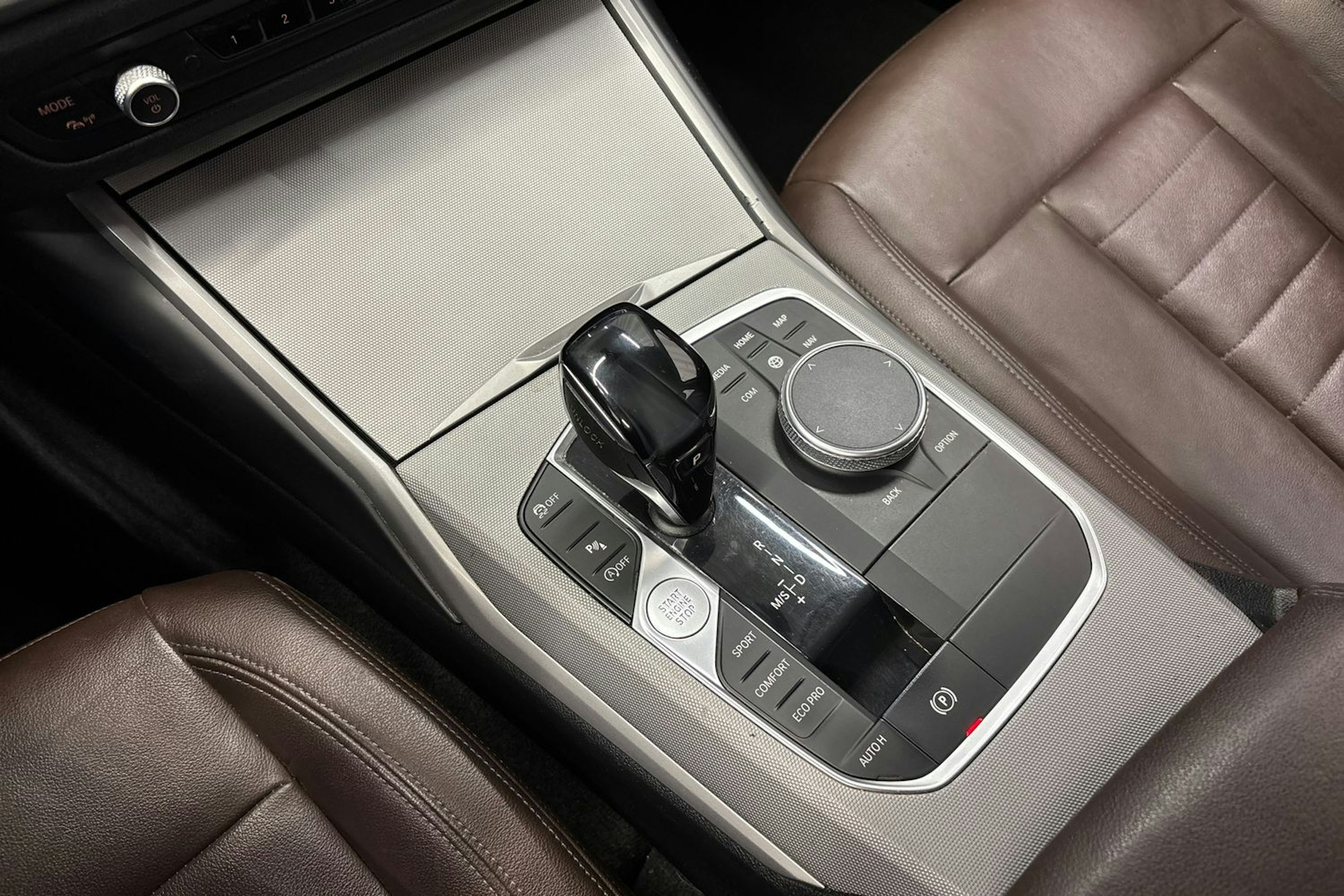 musta BMW 320 2019 kuva 26.