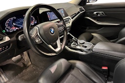 valkoinen BMW 320 2019 kuva 3.