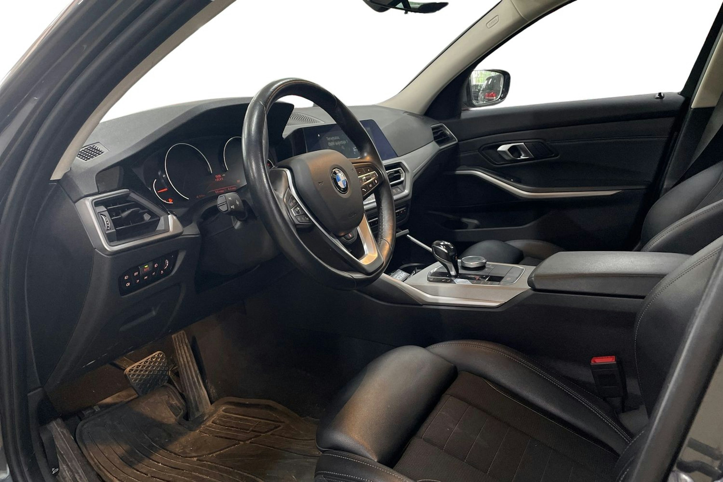 harmaa BMW 320 2019 kuva 3.