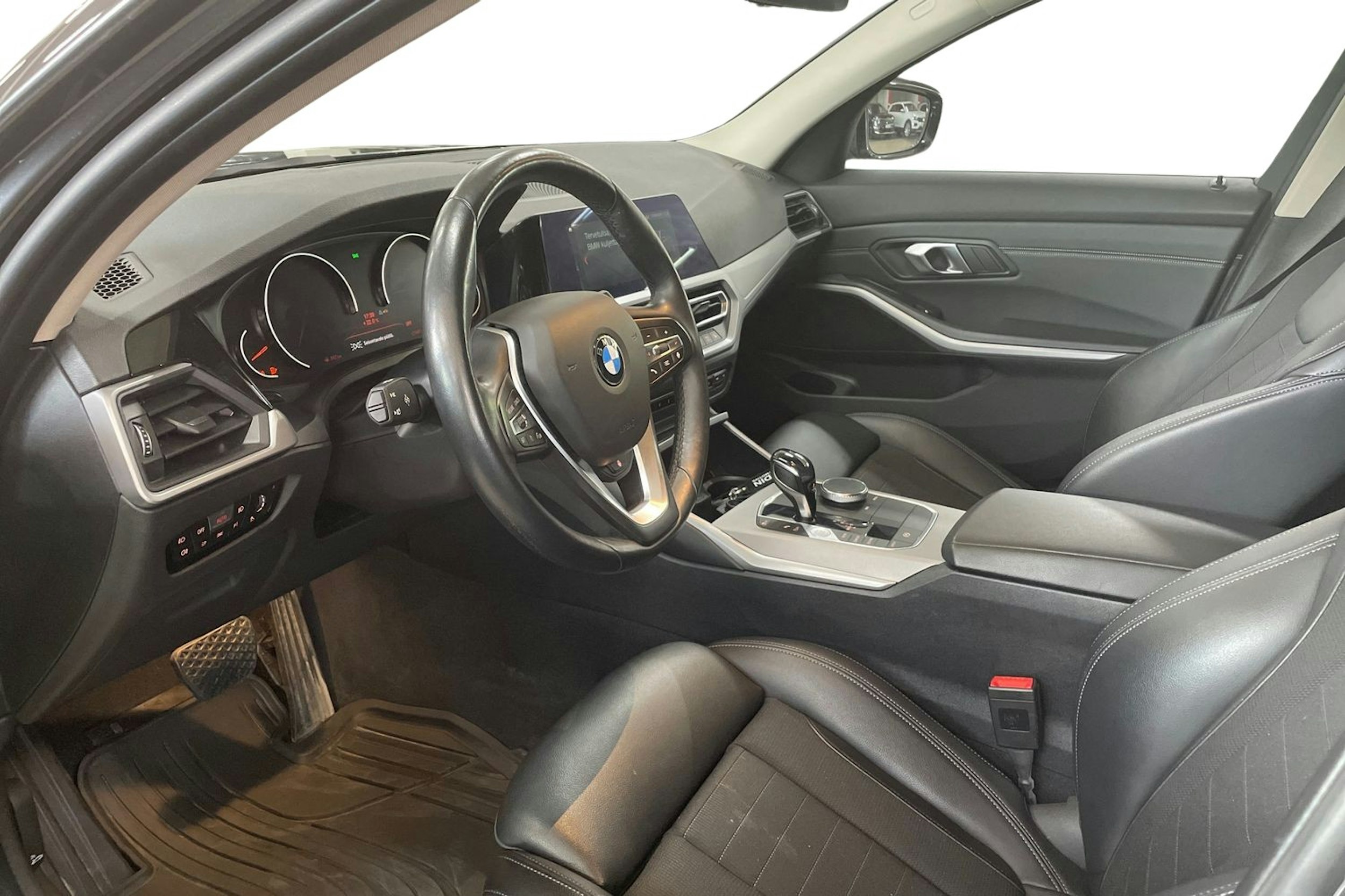 harmaa BMW 320 2020 kuva 7.