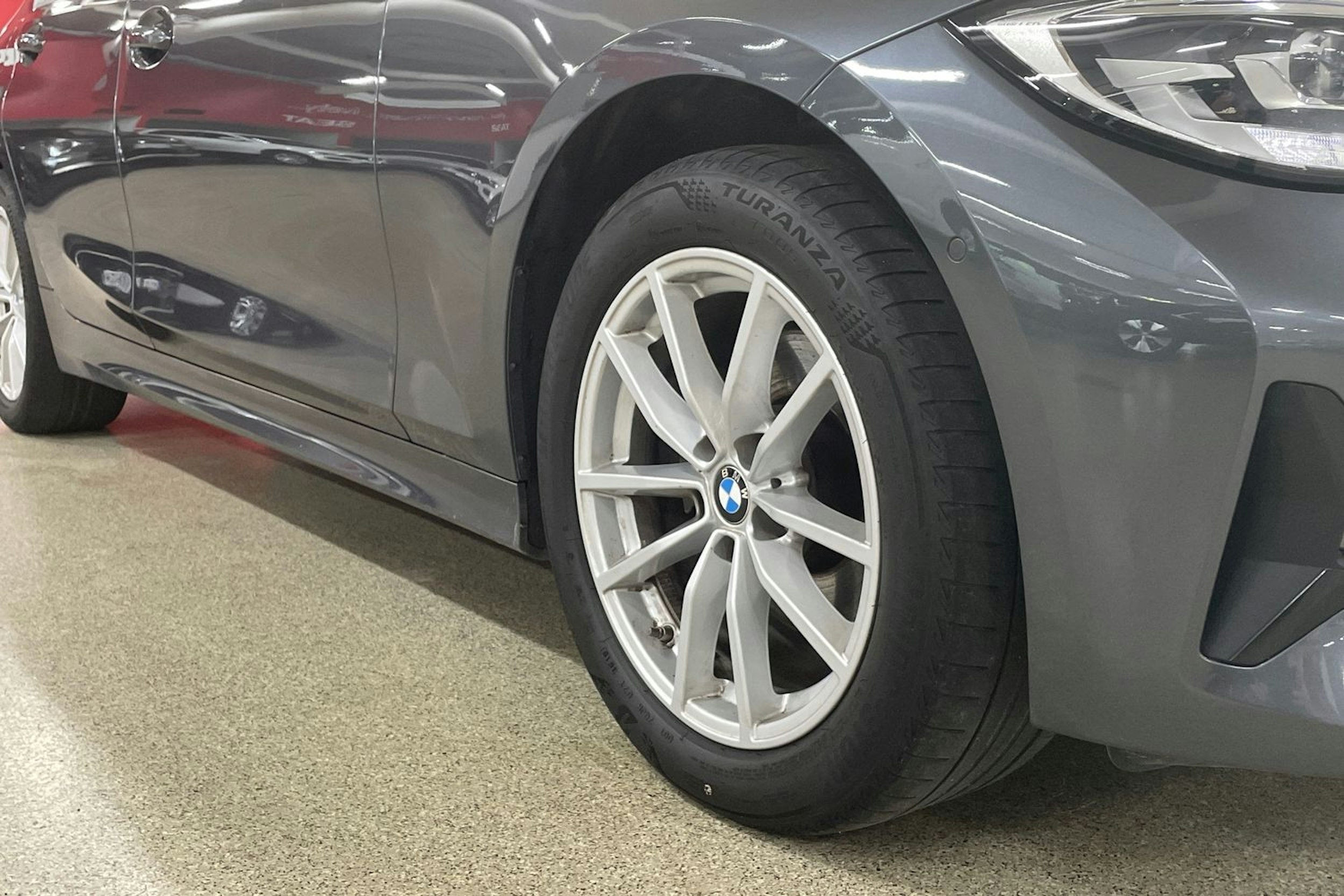 harmaa BMW 320 2020 kuva 13.
