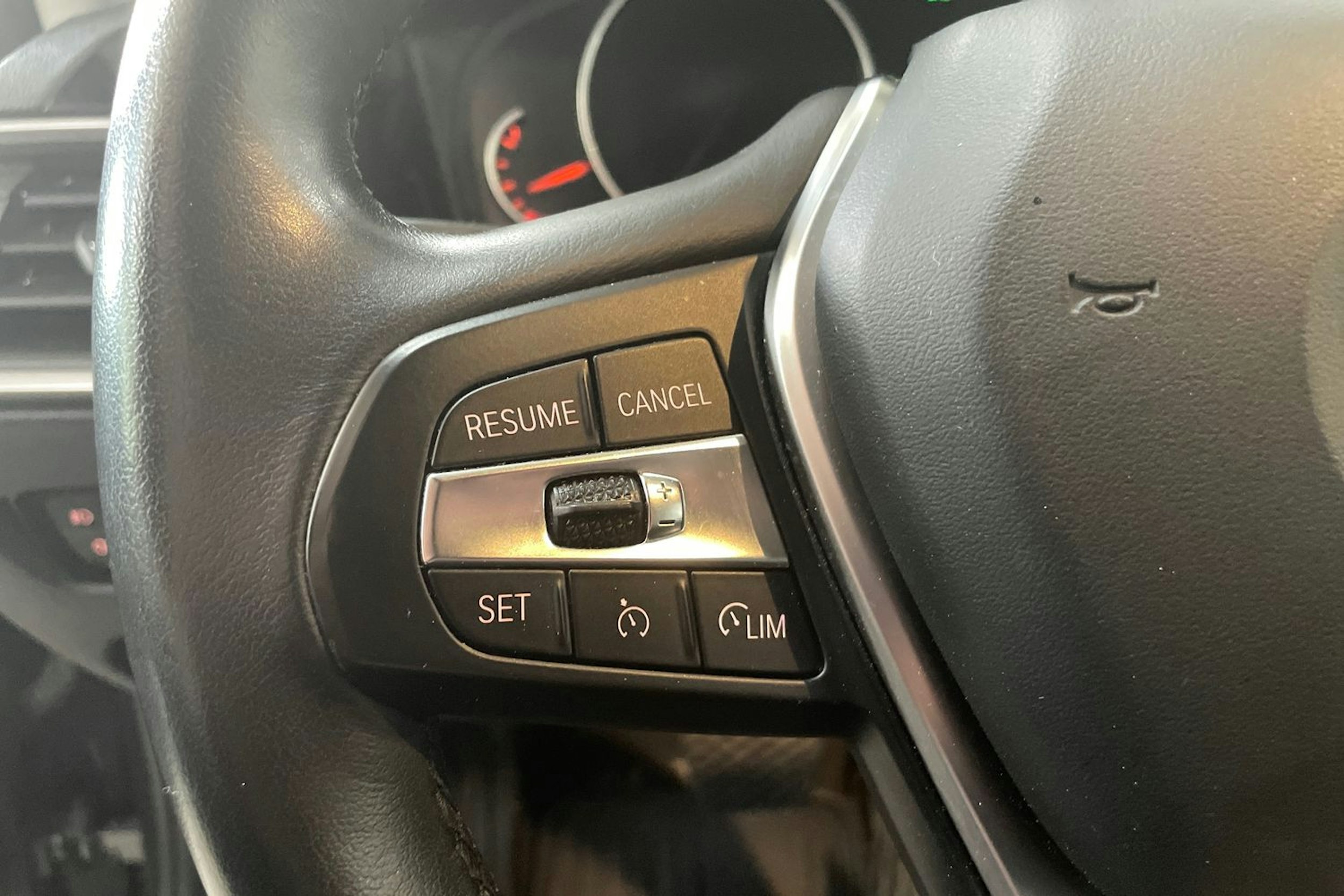 harmaa BMW 320 2020 kuva 19.