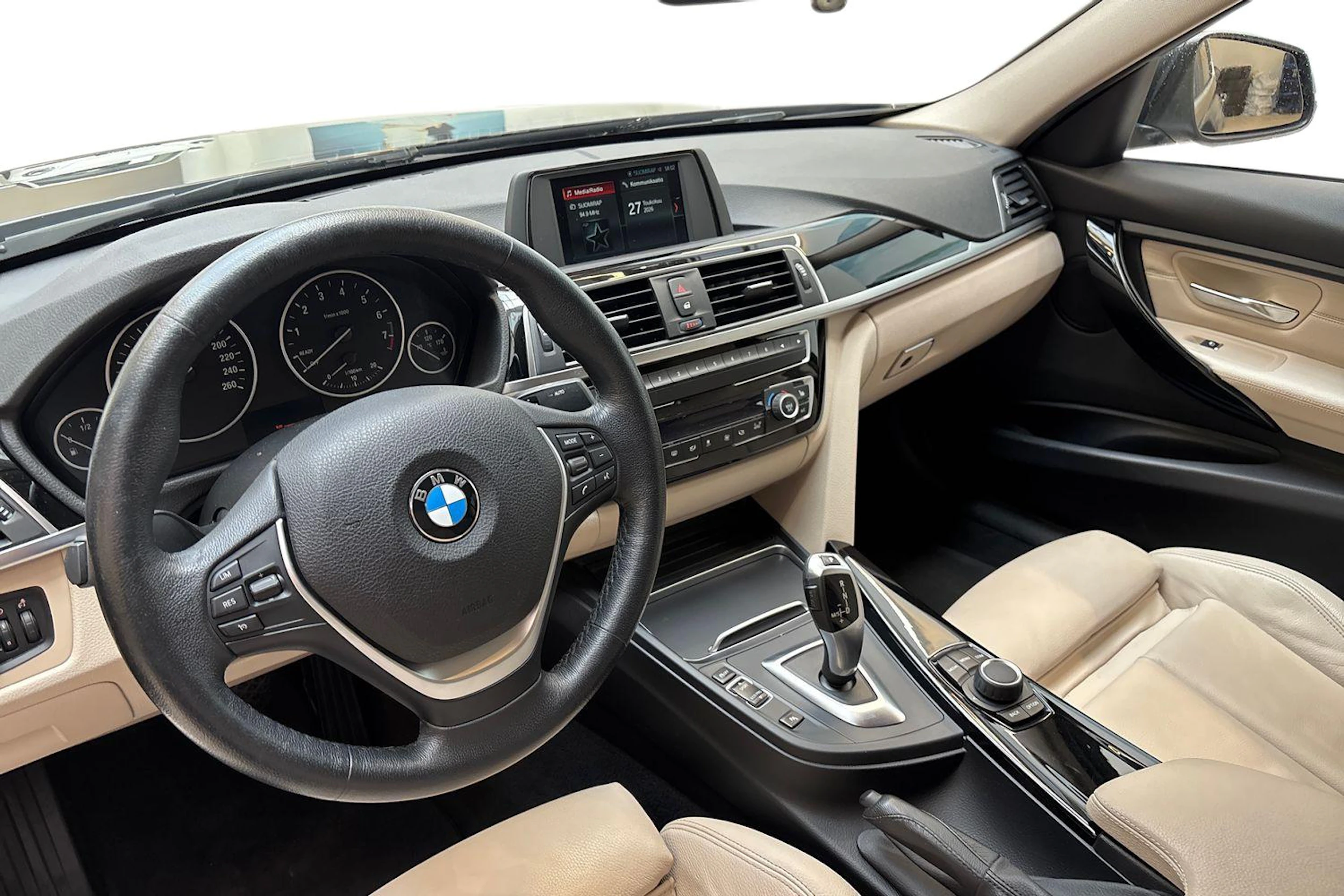 harmaa BMW 320 2019 kuva 6.