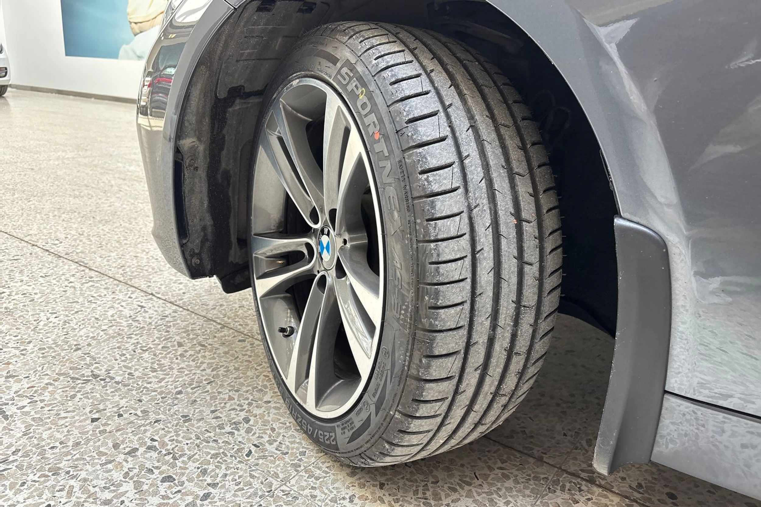 harmaa BMW 320 2019 kuva 10.