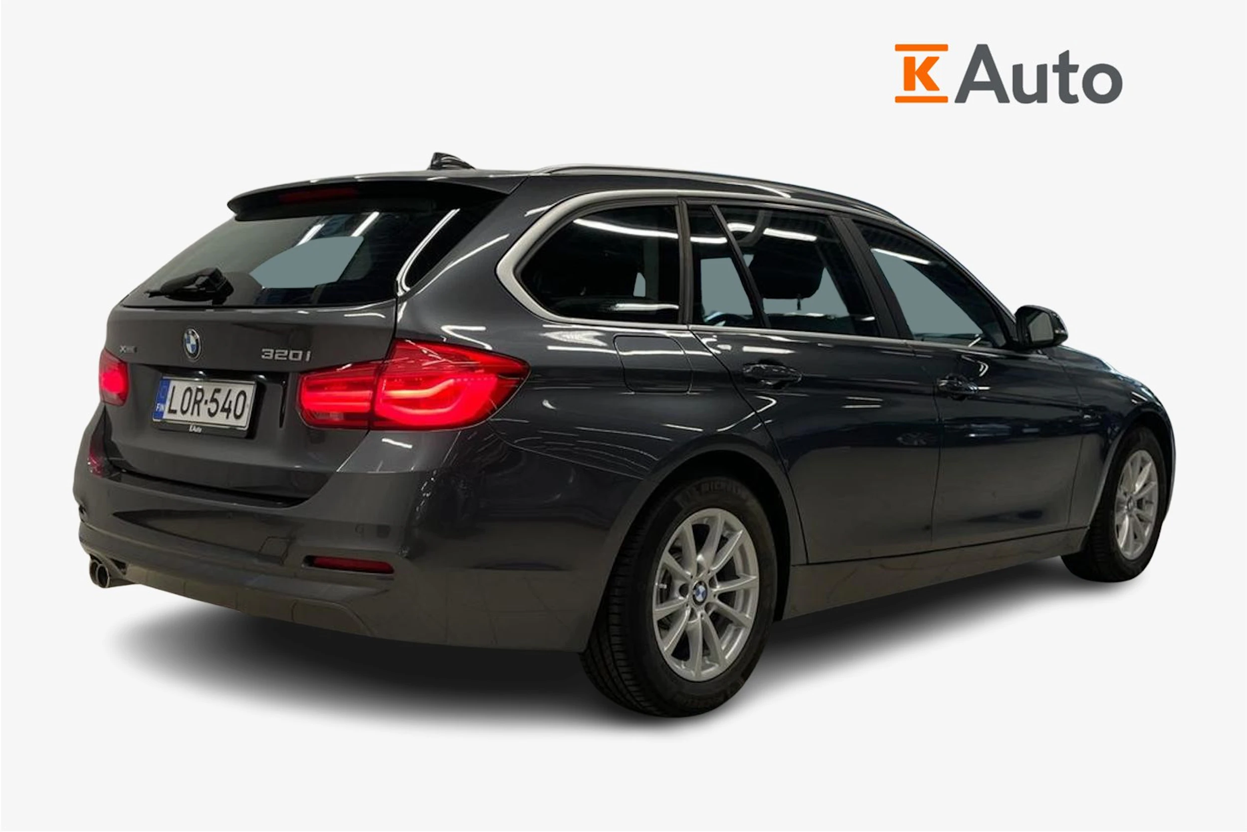 Harmaa BMW 320 2019 kuva 2.