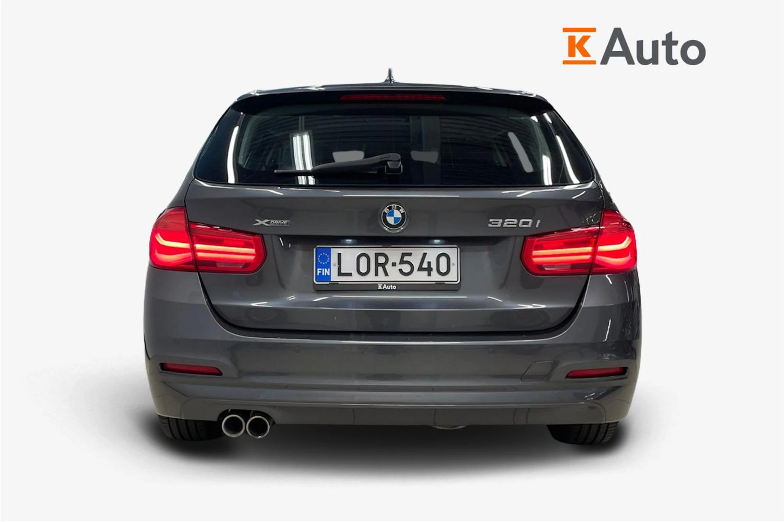 Harmaa BMW 320 2019 kuva 3.