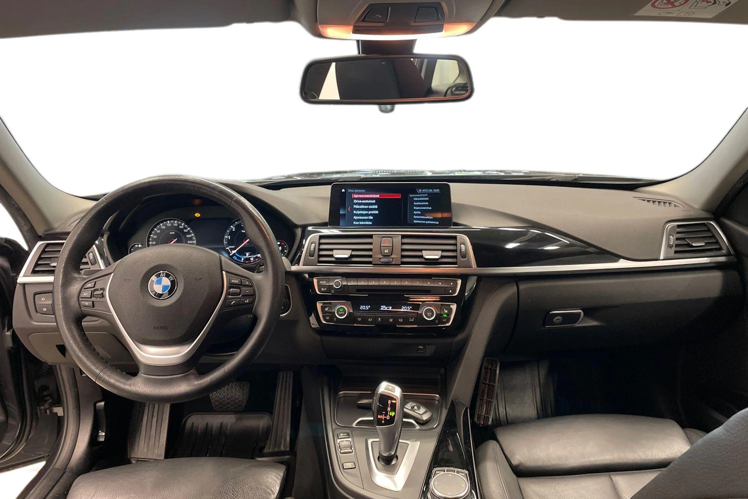 Harmaa BMW 320 2019 kuva 7.