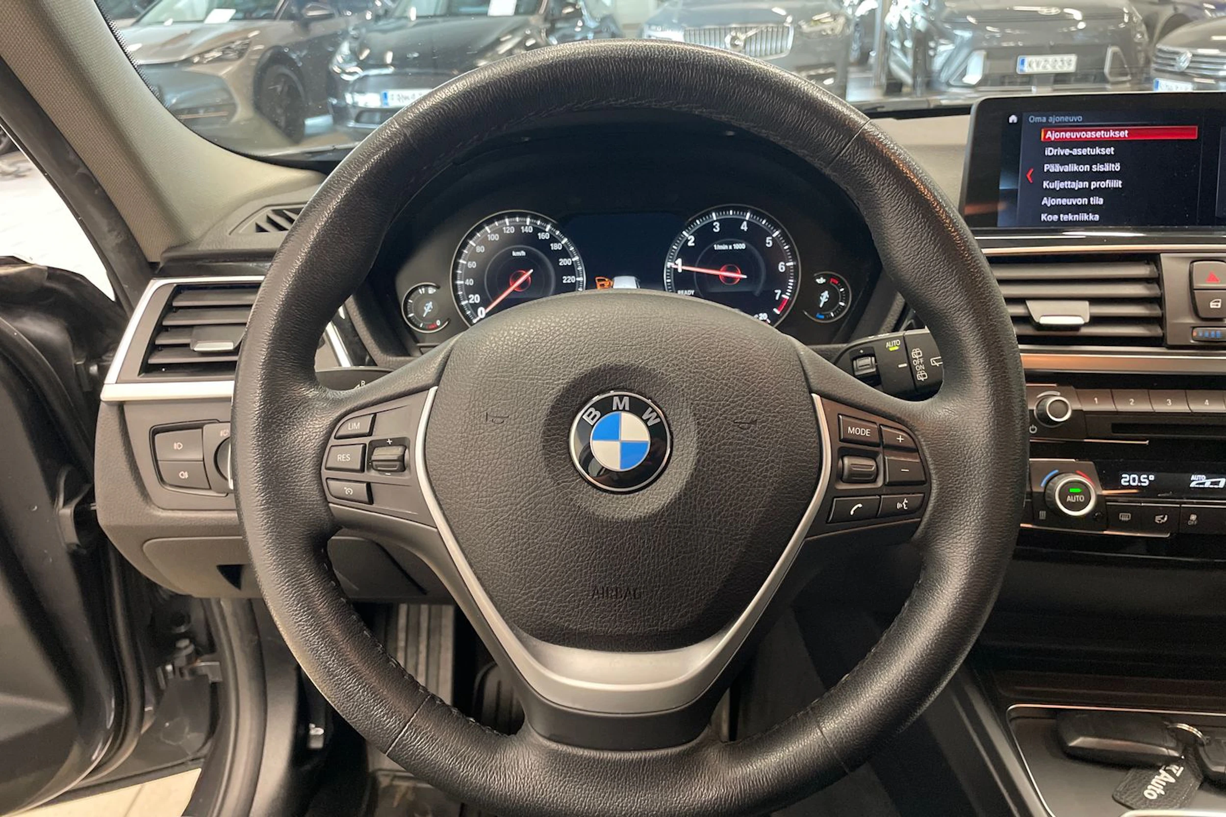 Harmaa BMW 320 2019 kuva 11.