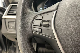 Harmaa BMW 320 2019 kuva 13.