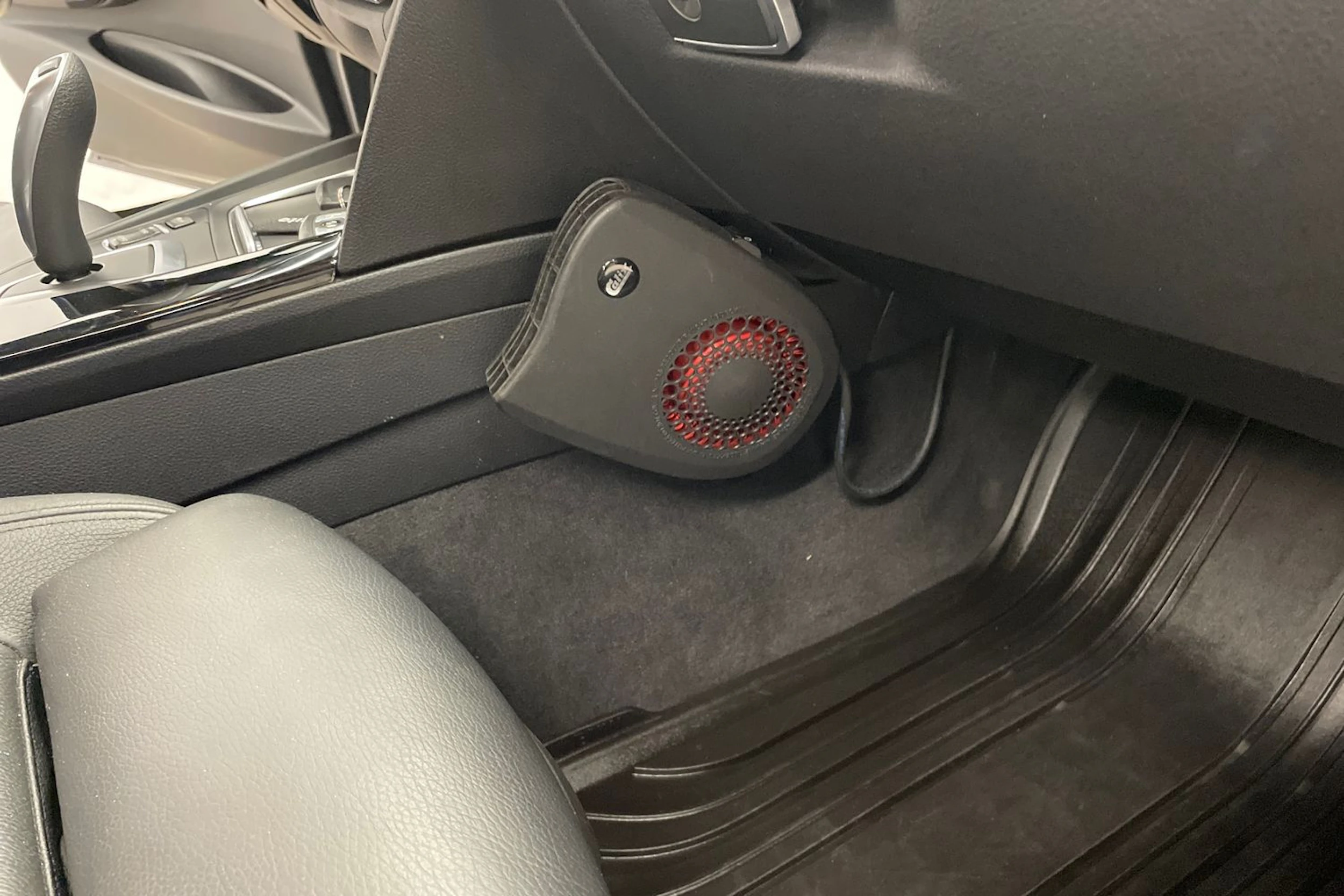 Harmaa BMW 320 2019 kuva 24.
