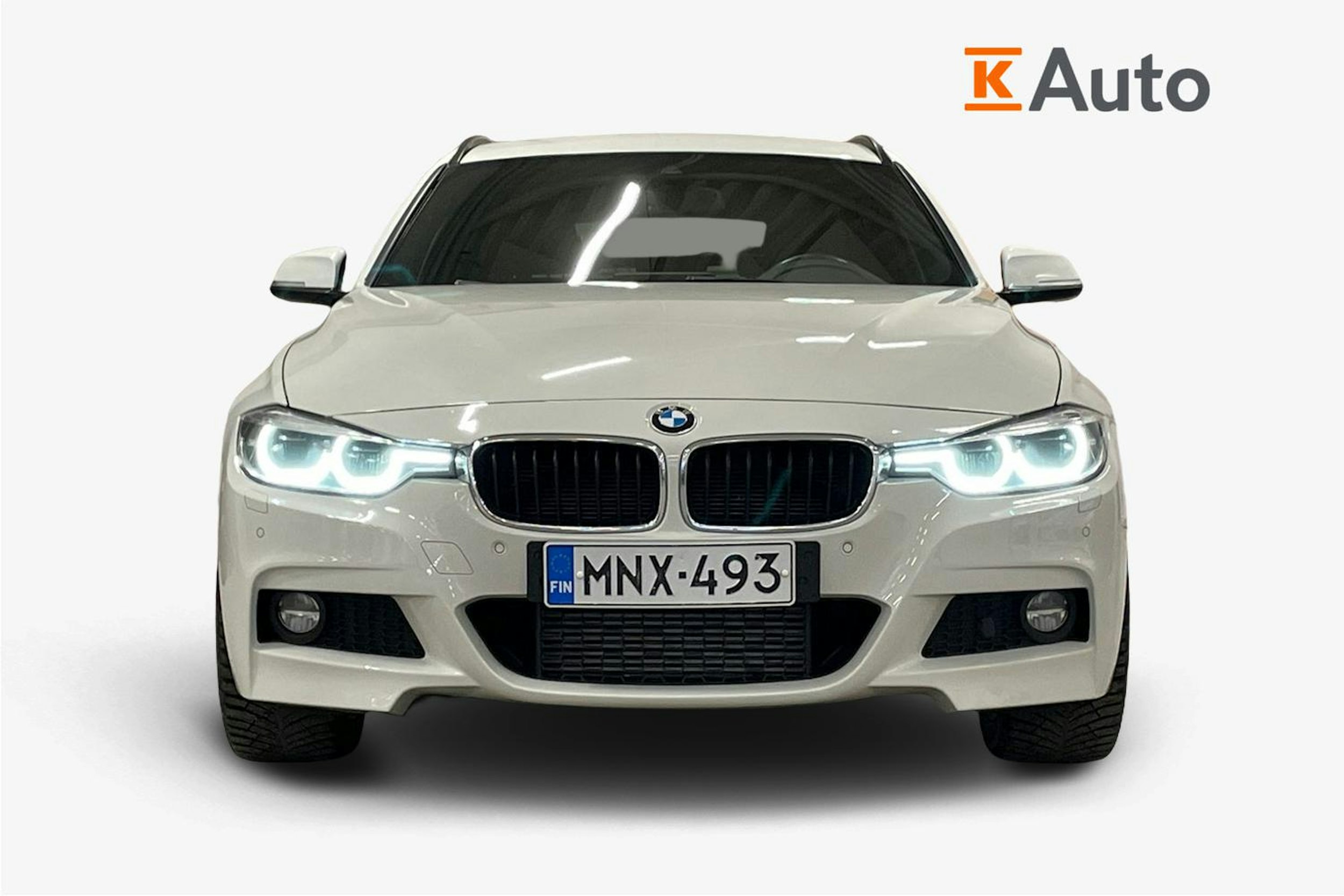 valkoinen BMW 320 2019 kuva 5.