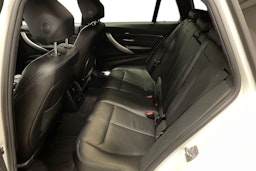 valkoinen BMW 320 2019 kuva 10.