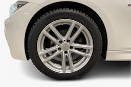 valkoinen BMW 320 2019 kuva 11.