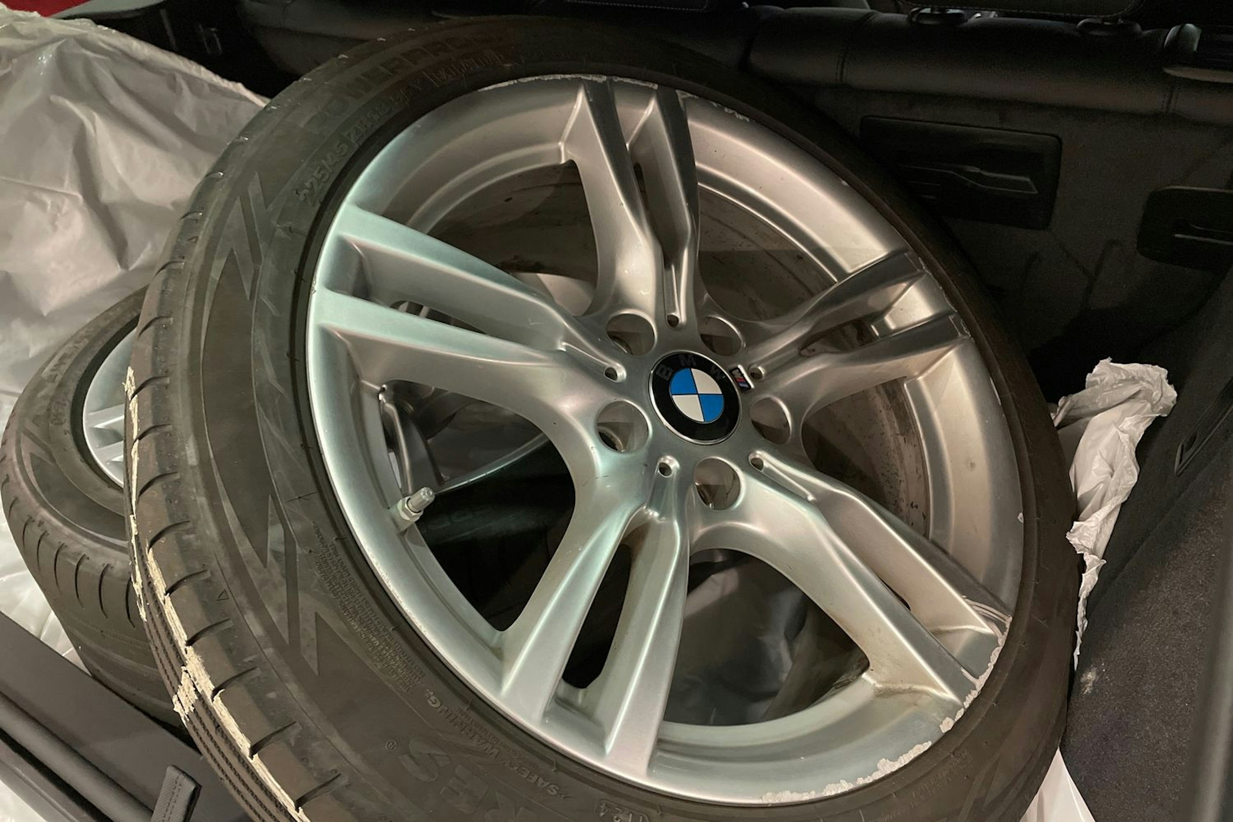 valkoinen BMW 320 2019 kuva 15.