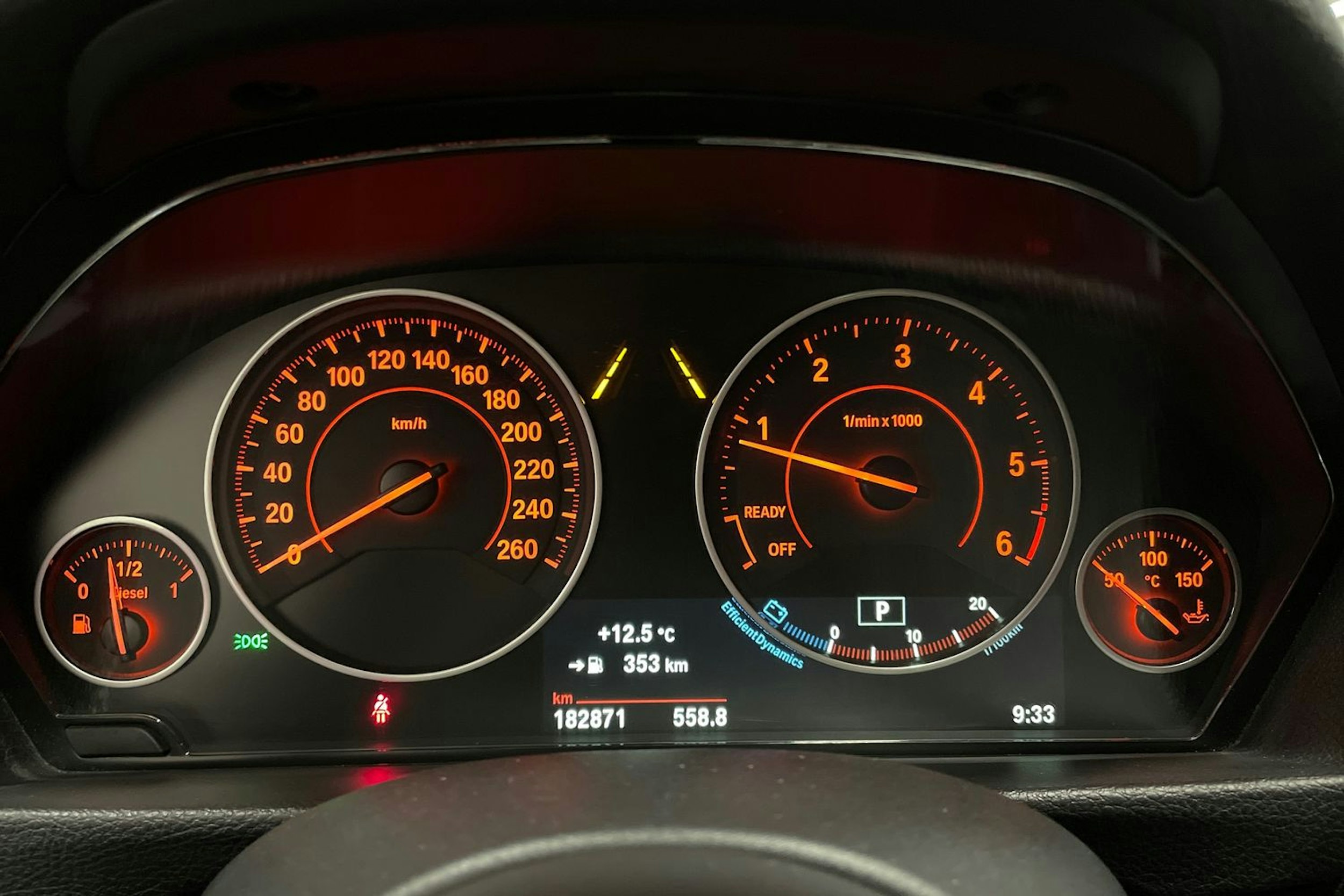 valkoinen BMW 320 2019 kuva 17.