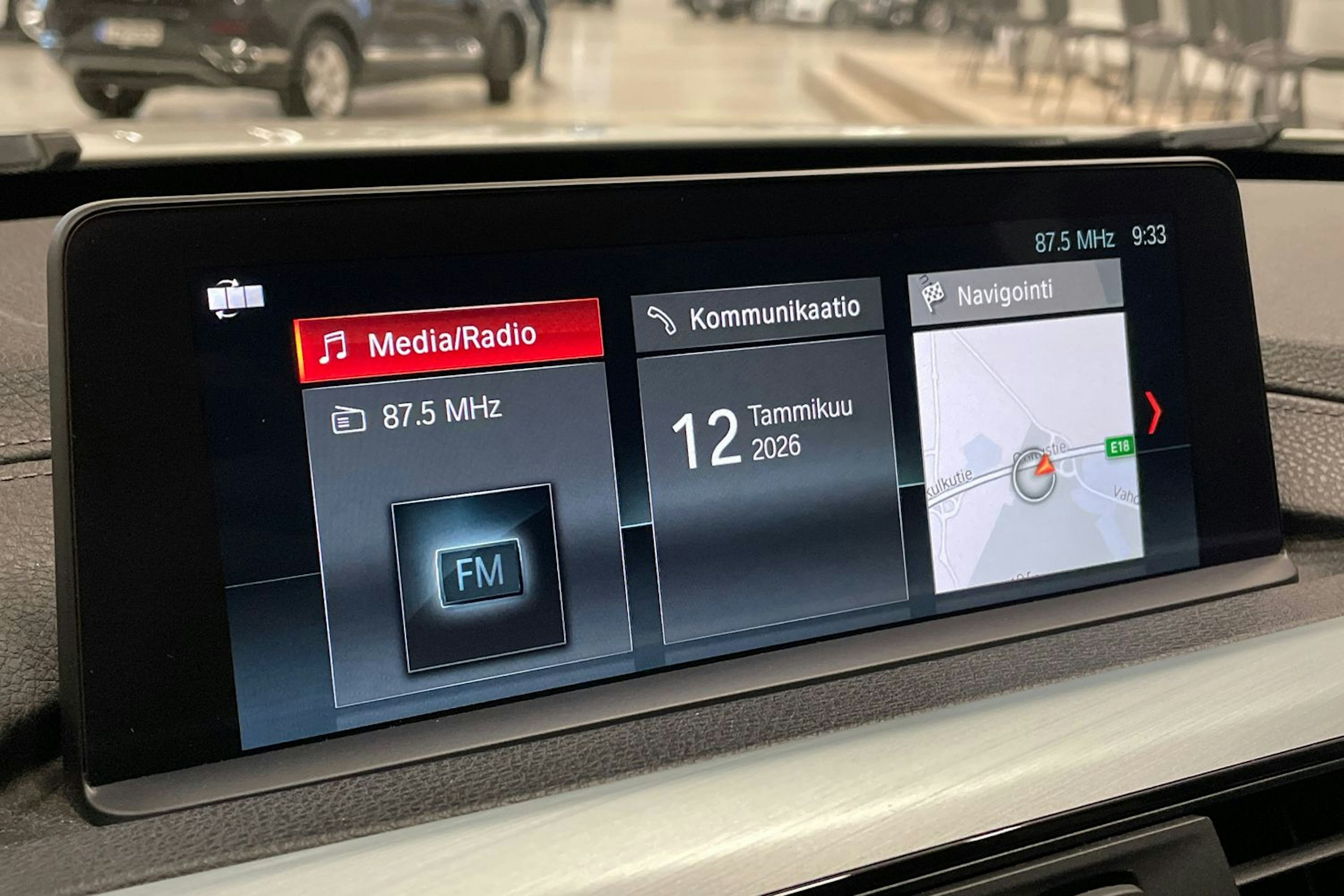 valkoinen BMW 320 2019 kuva 18.