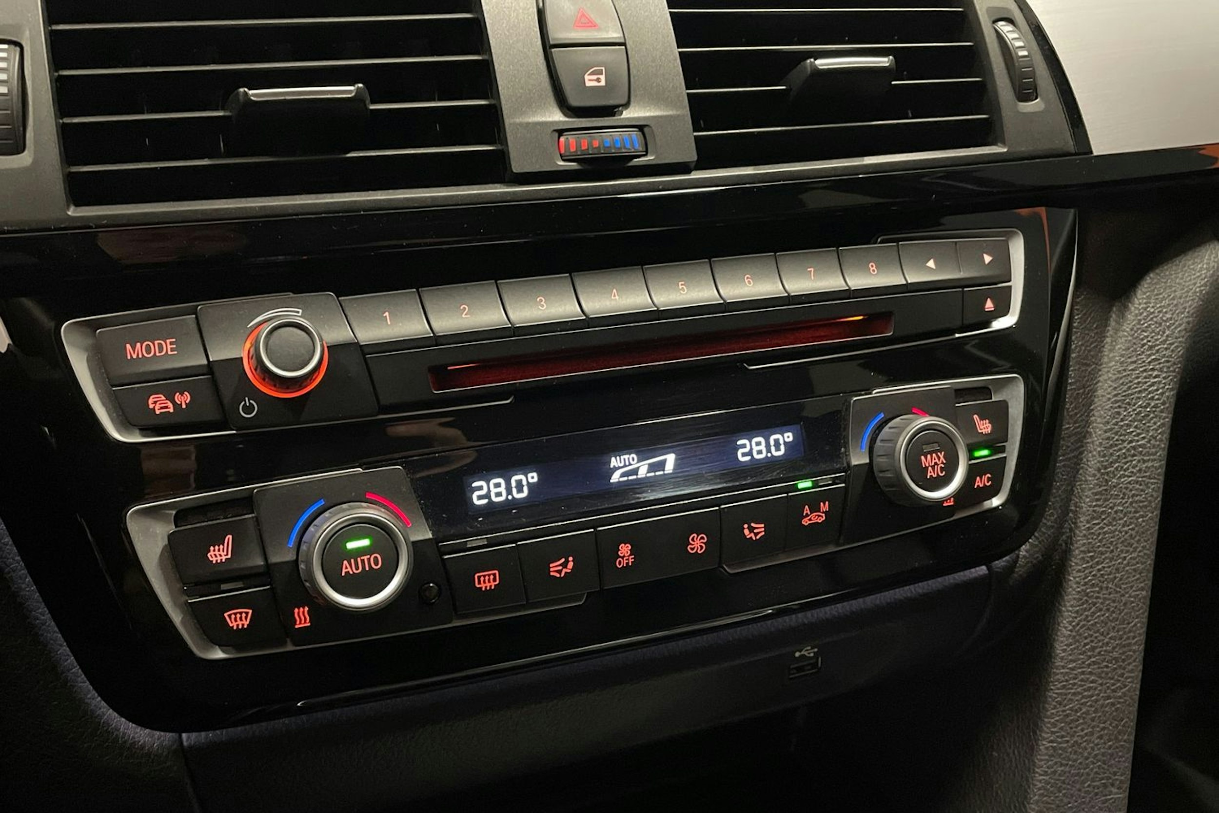 valkoinen BMW 320 2019 kuva 19.