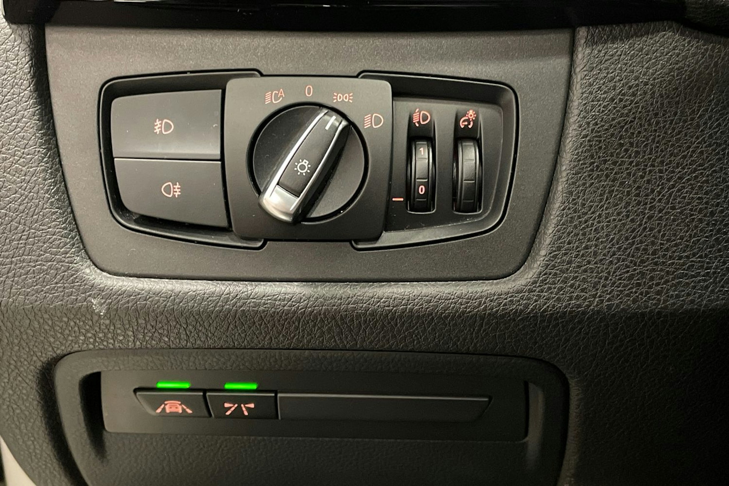 valkoinen BMW 320 2019 kuva 21.