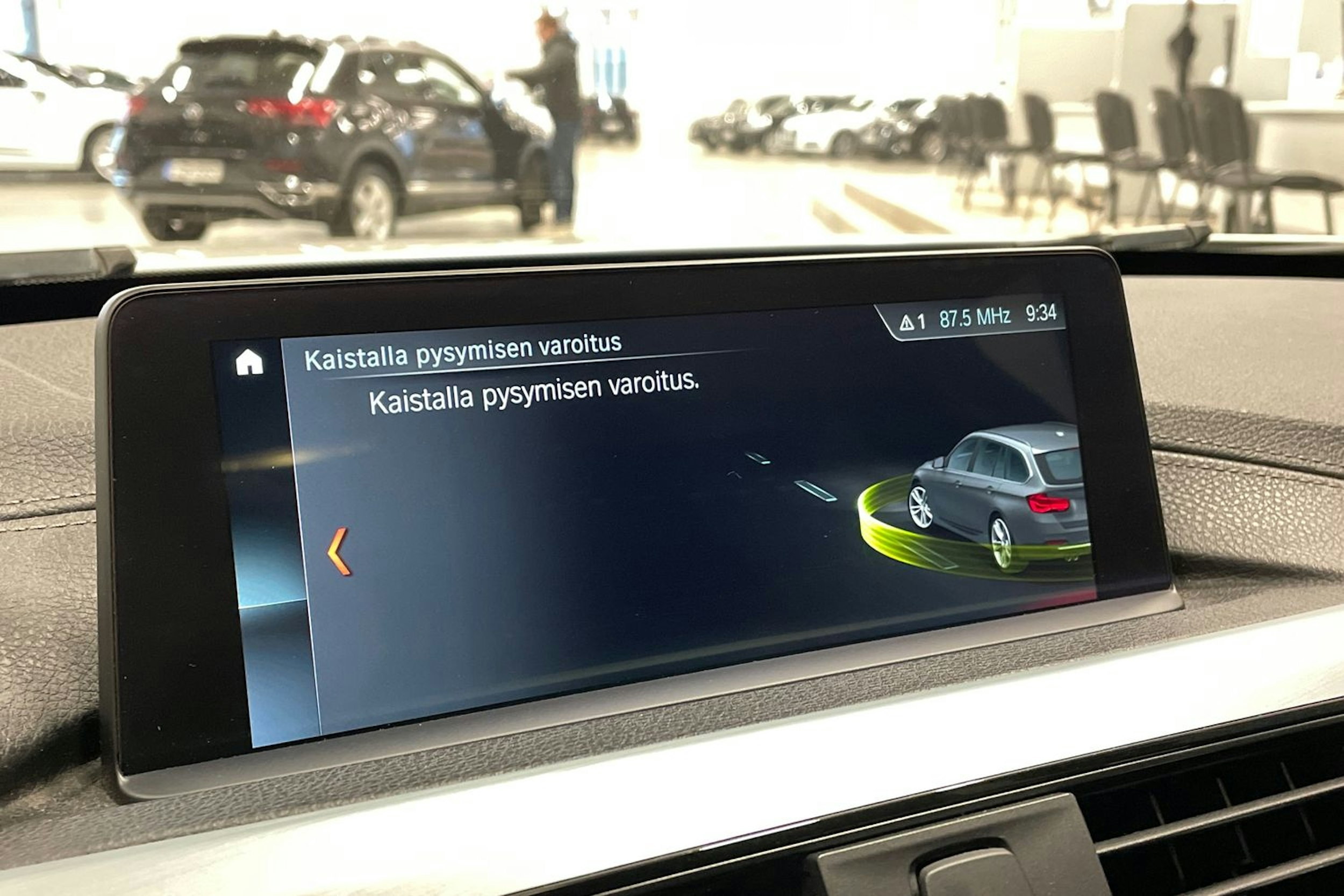 valkoinen BMW 320 2019 kuva 23.