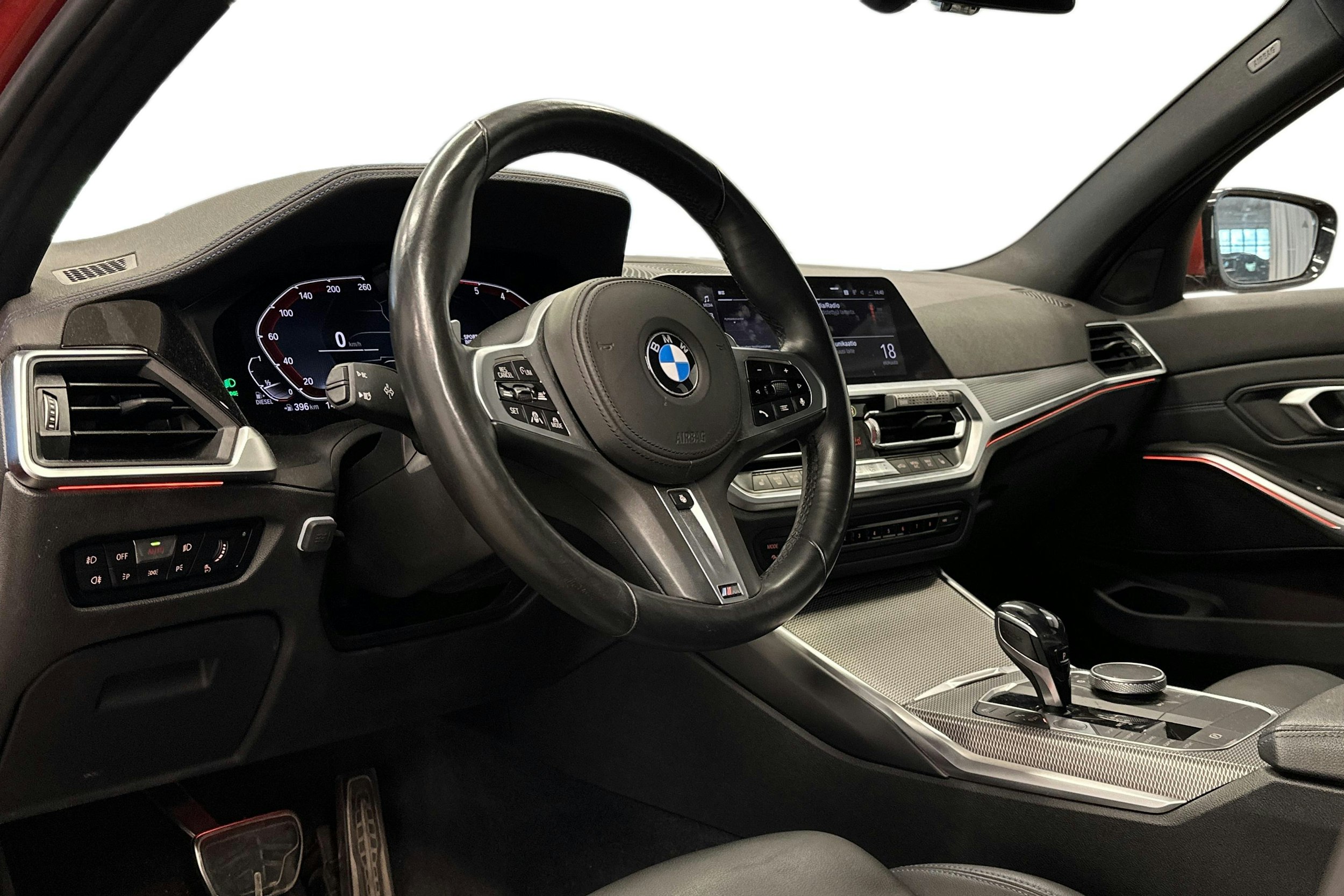 oranssi BMW 320 2019 kuva 3.