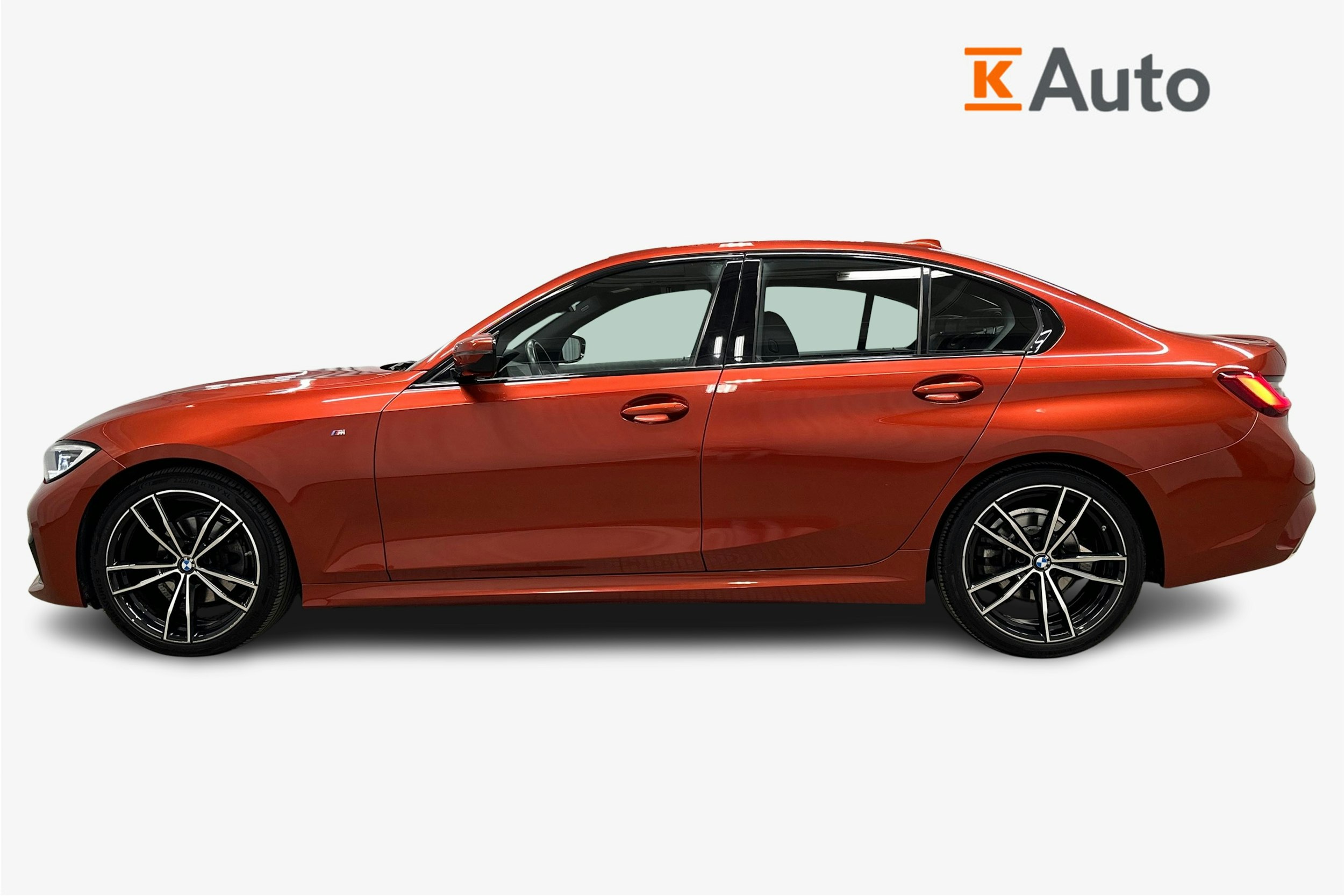oranssi BMW 320 2019 kuva 5.