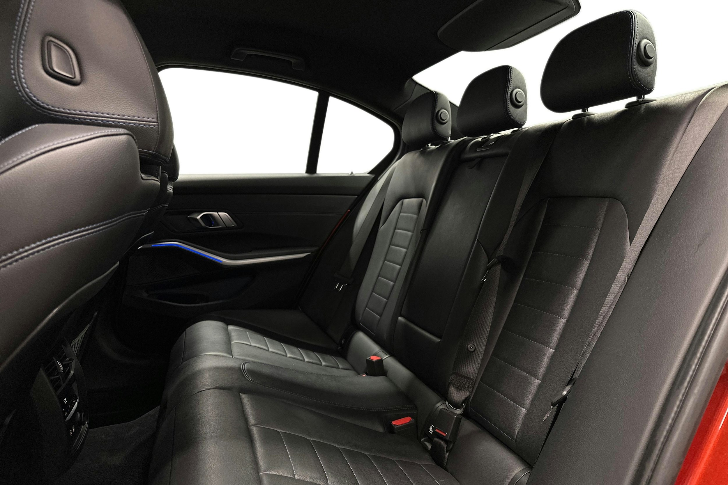 oranssi BMW 320 2019 kuva 8.