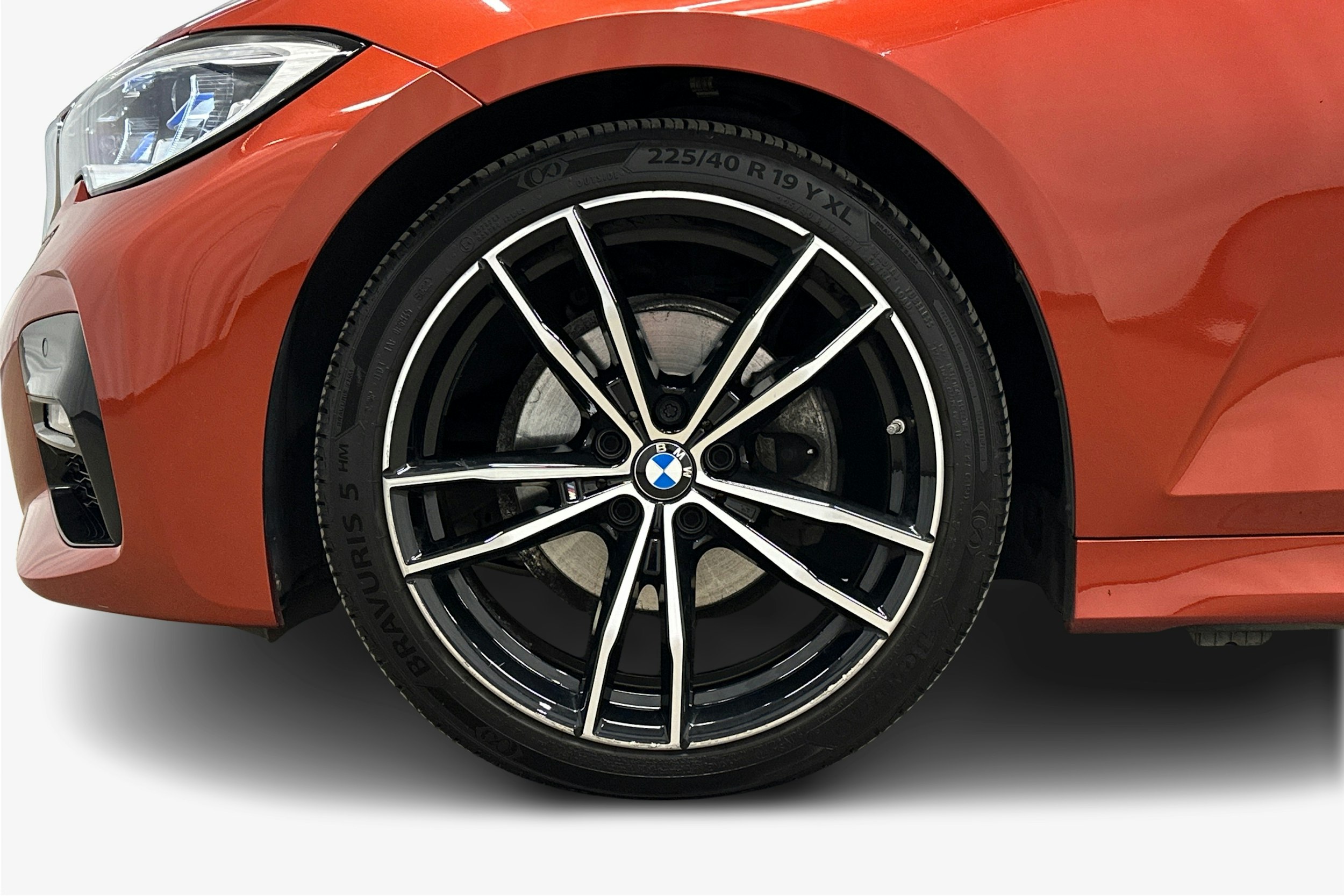 oranssi BMW 320 2019 kuva 9.