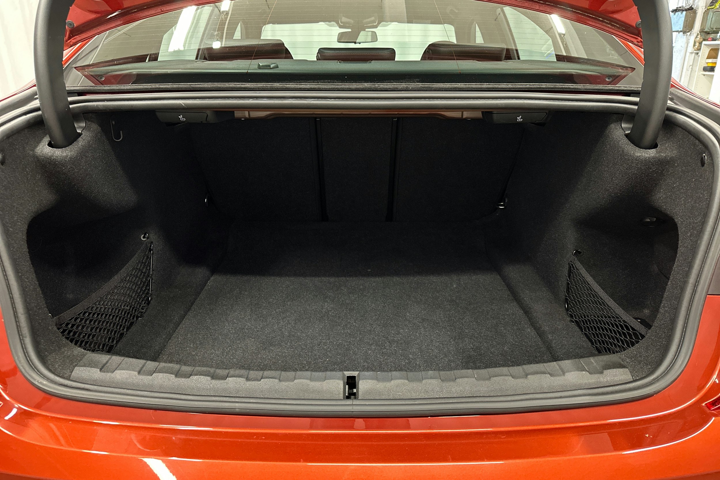 oranssi BMW 320 2019 kuva 11.