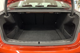 oranssi BMW 320 2019 kuva 11.