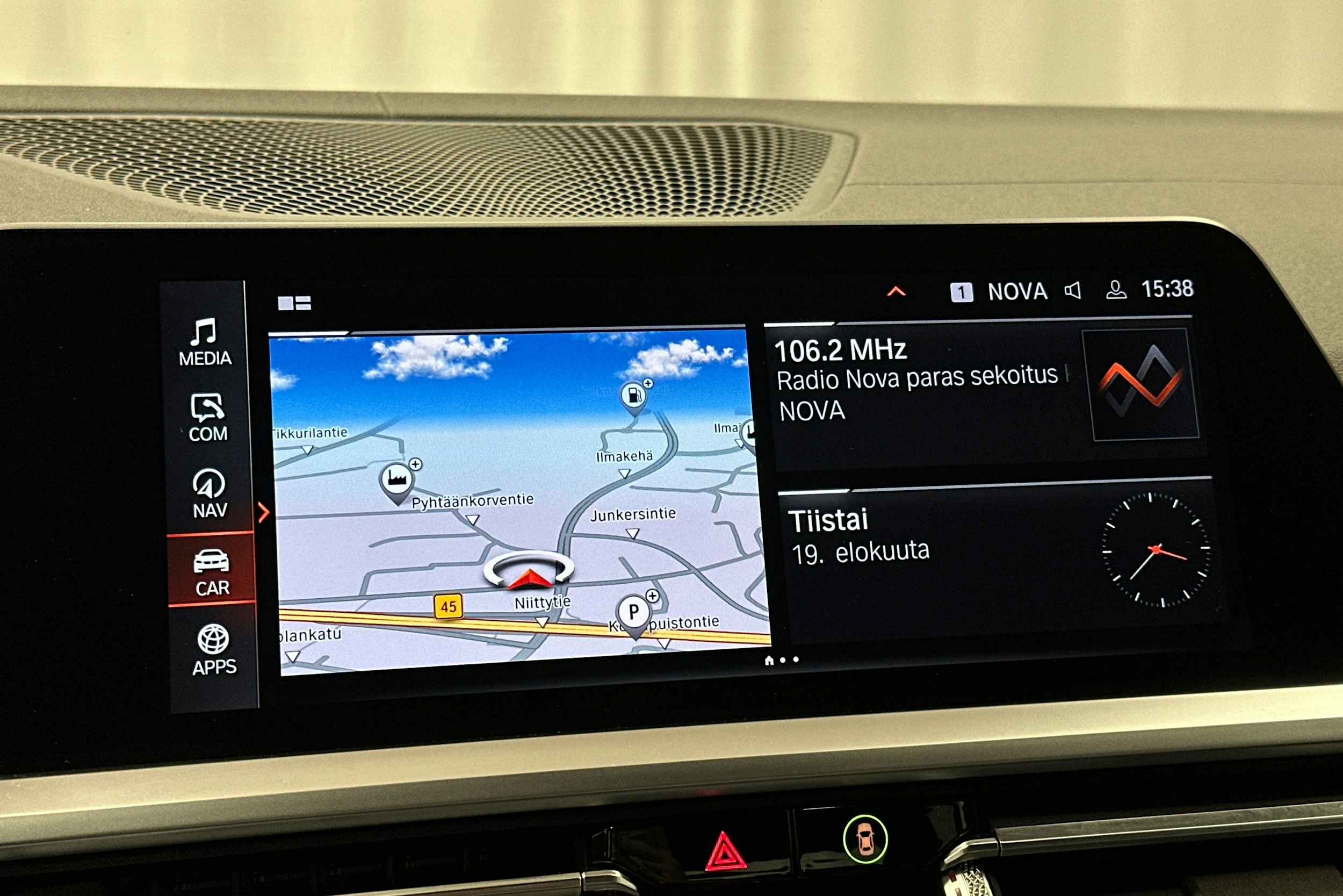 oranssi BMW 320 2019 kuva 22.