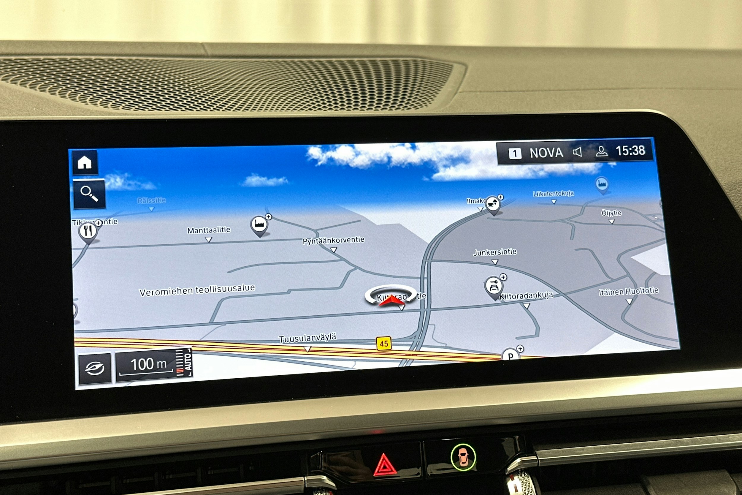 oranssi BMW 320 2019 kuva 23.