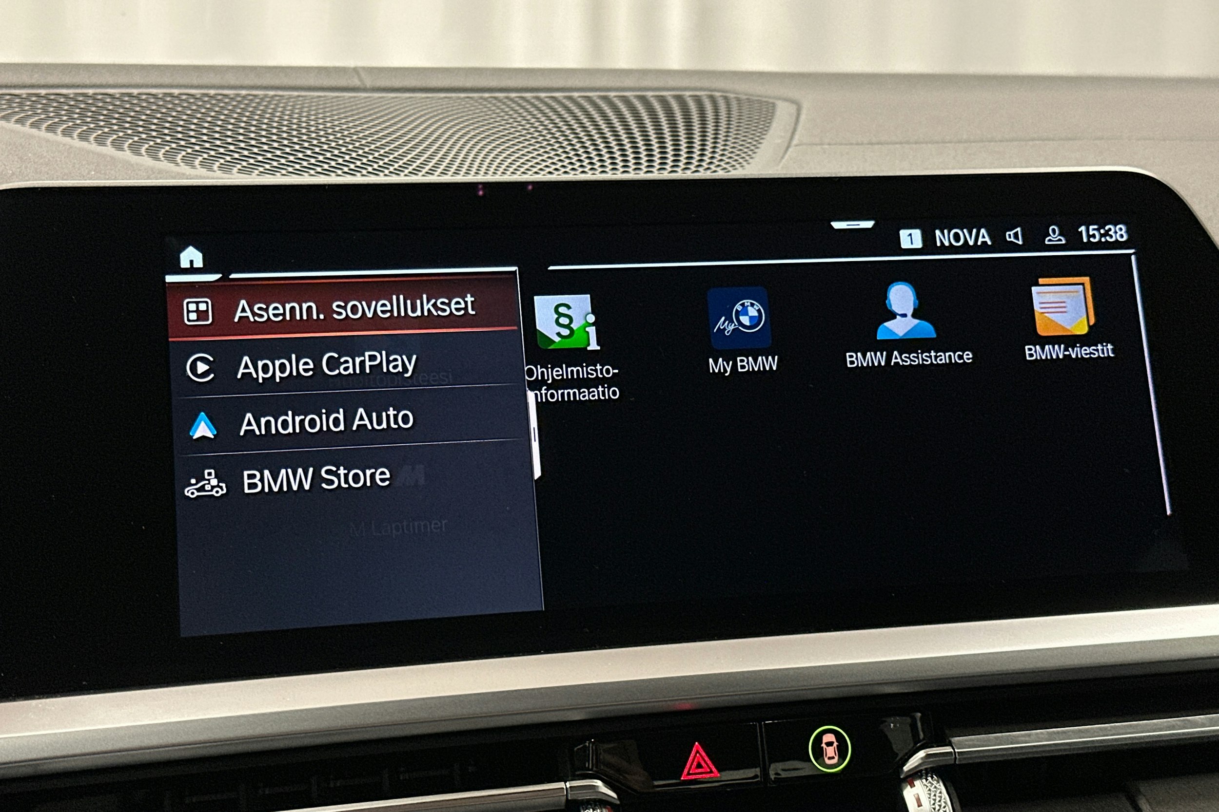 oranssi BMW 320 2019 kuva 24.