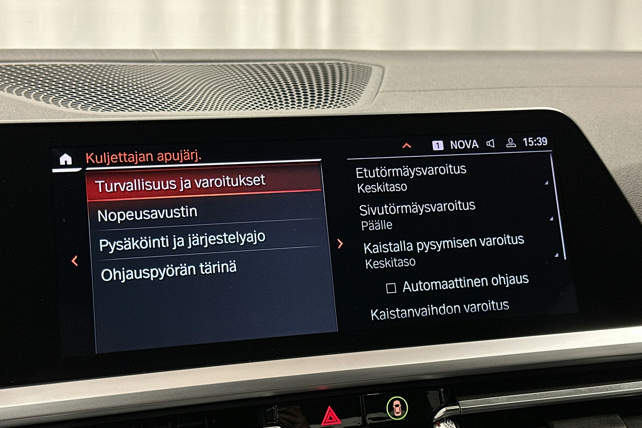 oranssi BMW 320 2019 kuva 25.