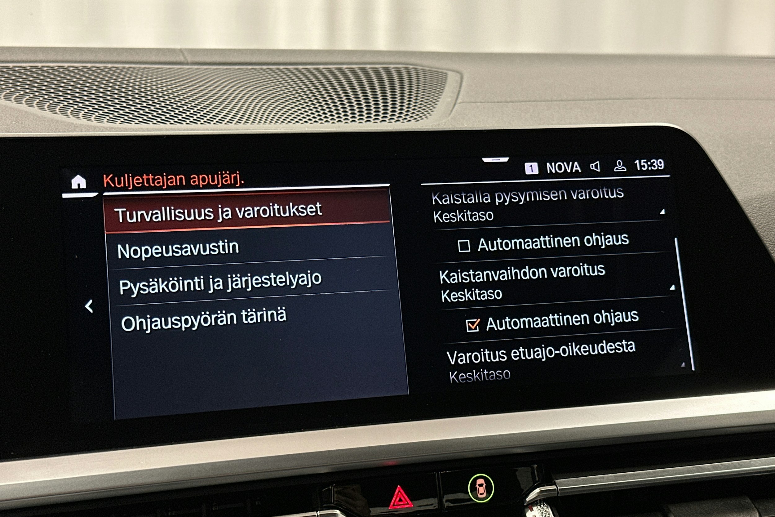 oranssi BMW 320 2019 kuva 26.
